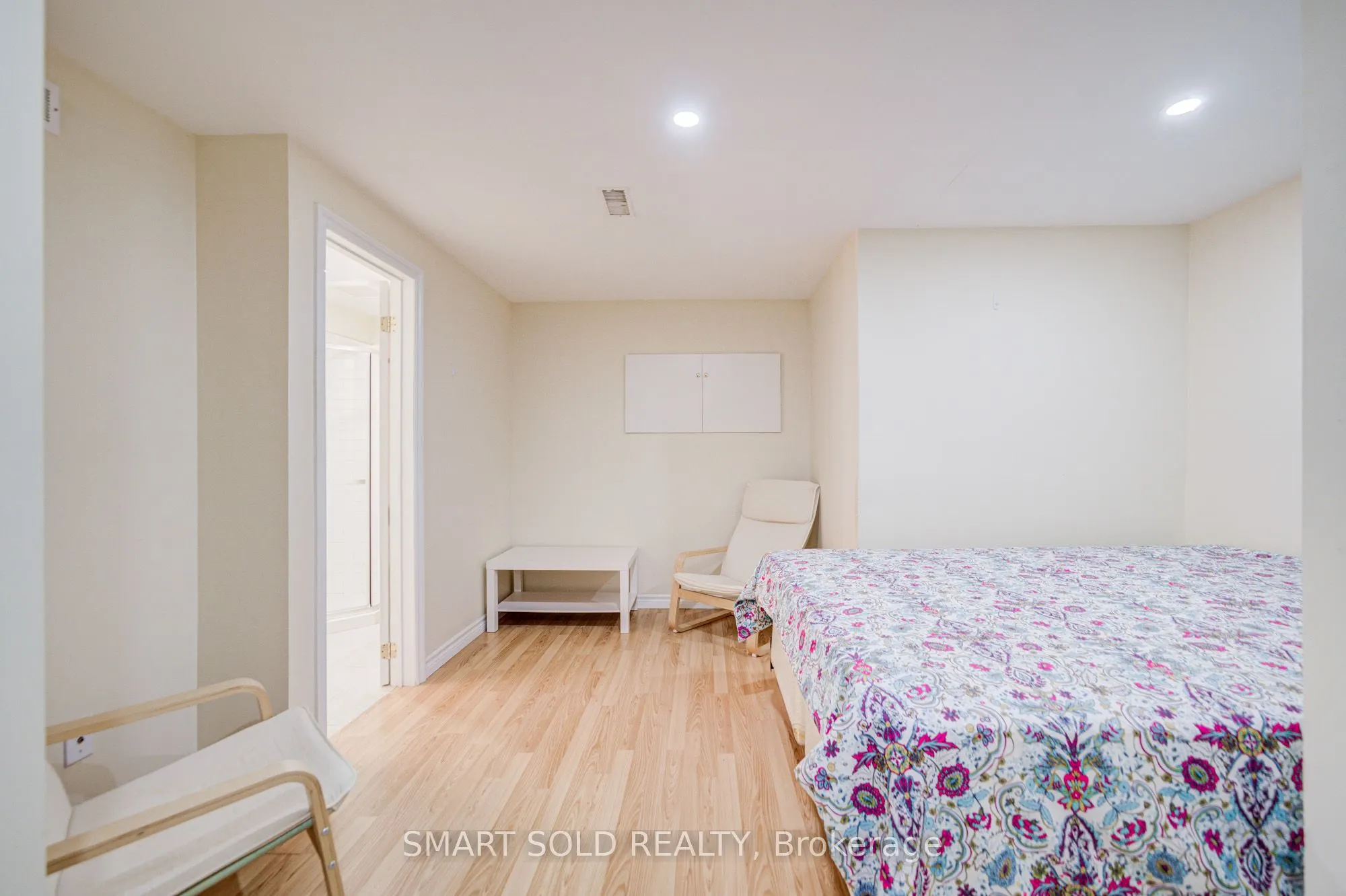 4 Thornhill Woods Drive