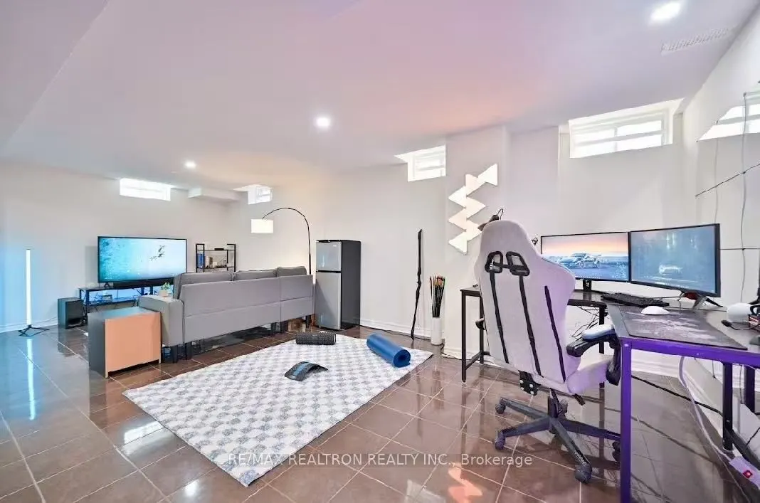 6 Renberg Drive