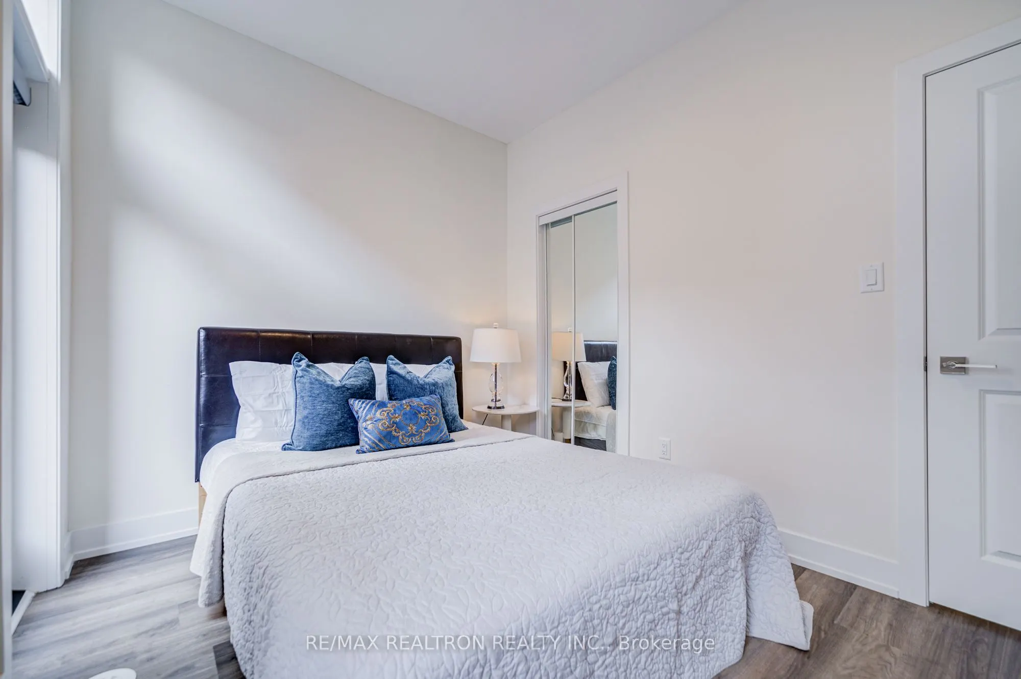 6 Sayers Lane, #18