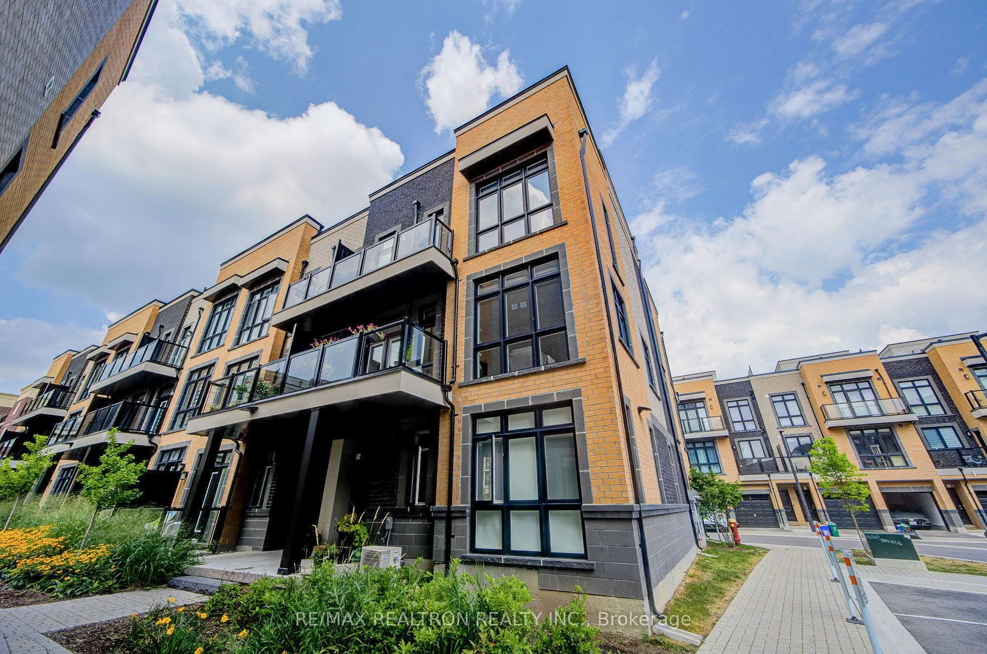 6 Sayers Lane, #18