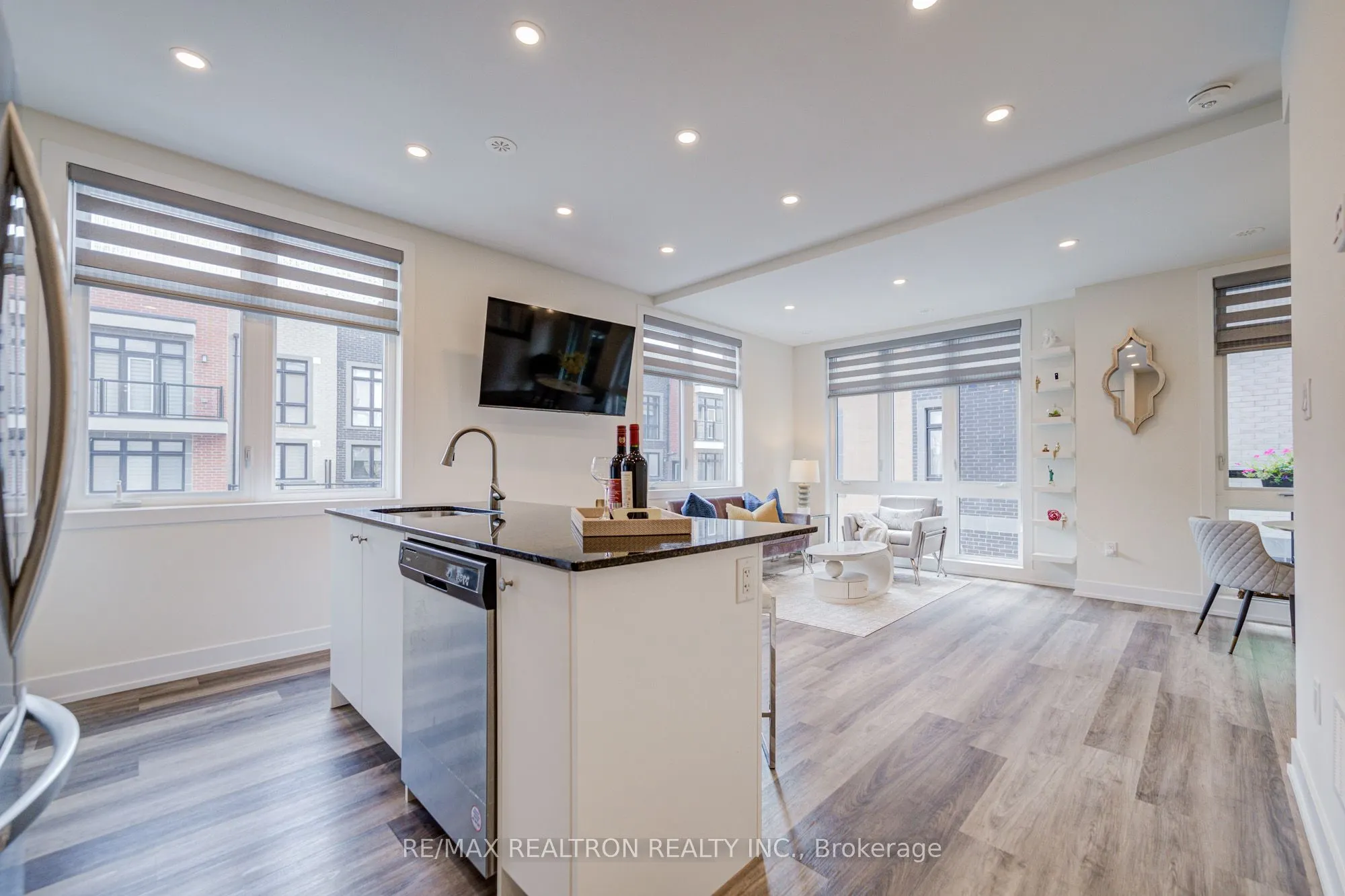 6 Sayers Lane, #18
