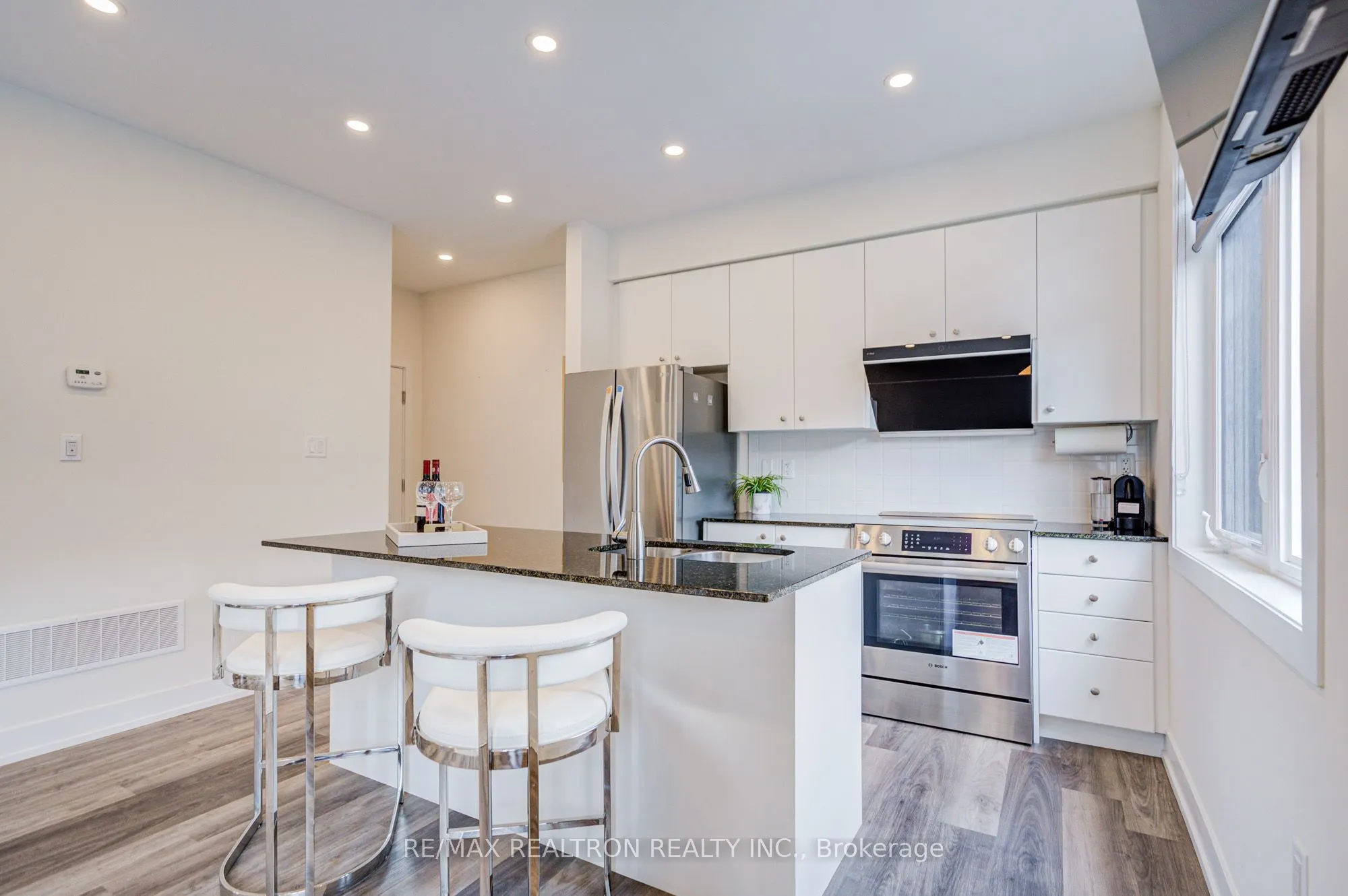 6 Sayers Lane, #18