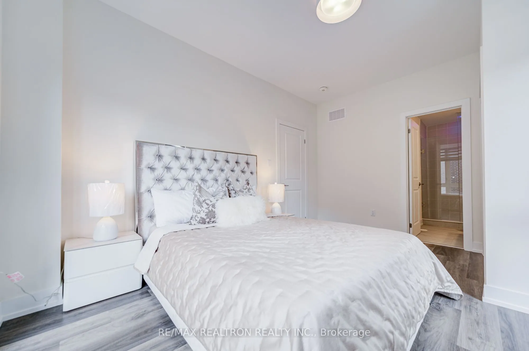 6 Sayers Lane, #18