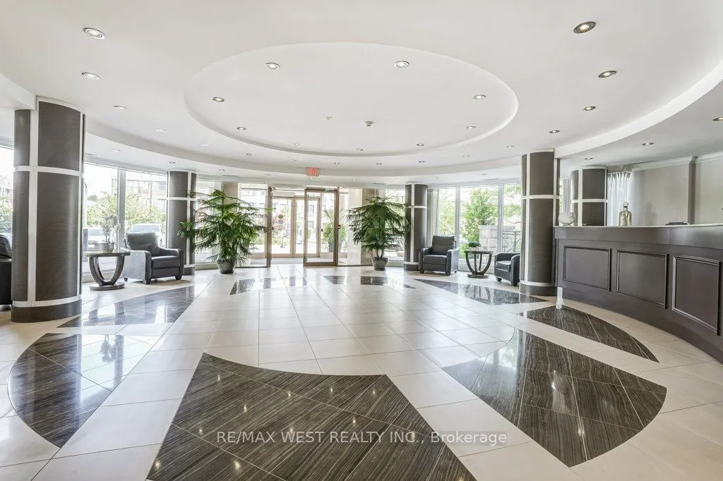 35 Baker Hill Boulevard, #404