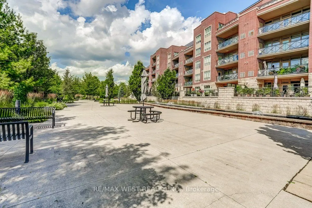 35 Baker Hill Boulevard, #404