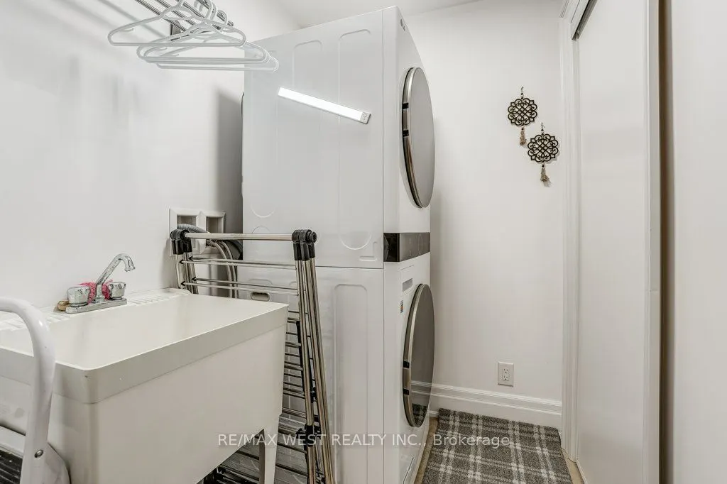 35 Baker Hill Boulevard, #404