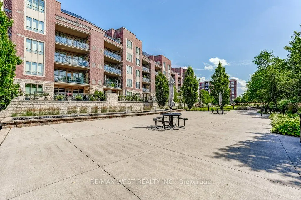 35 Baker Hill Boulevard, #404