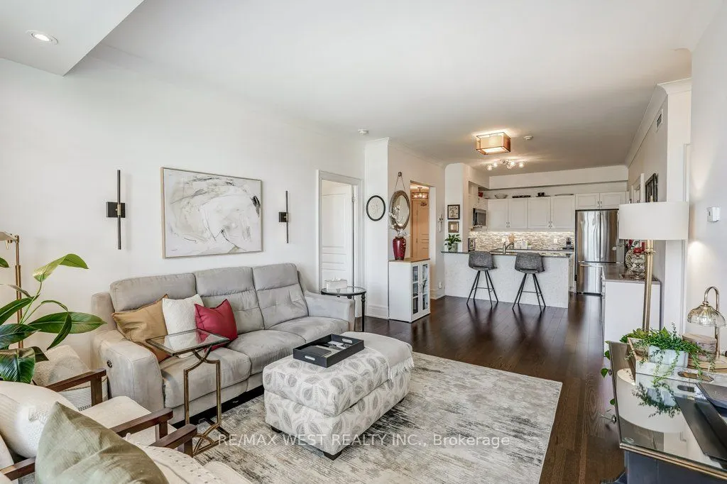 35 Baker Hill Boulevard, #404