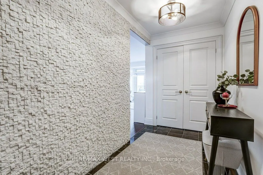 35 Baker Hill Boulevard, #404