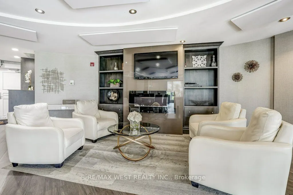 35 Baker Hill Boulevard, #404