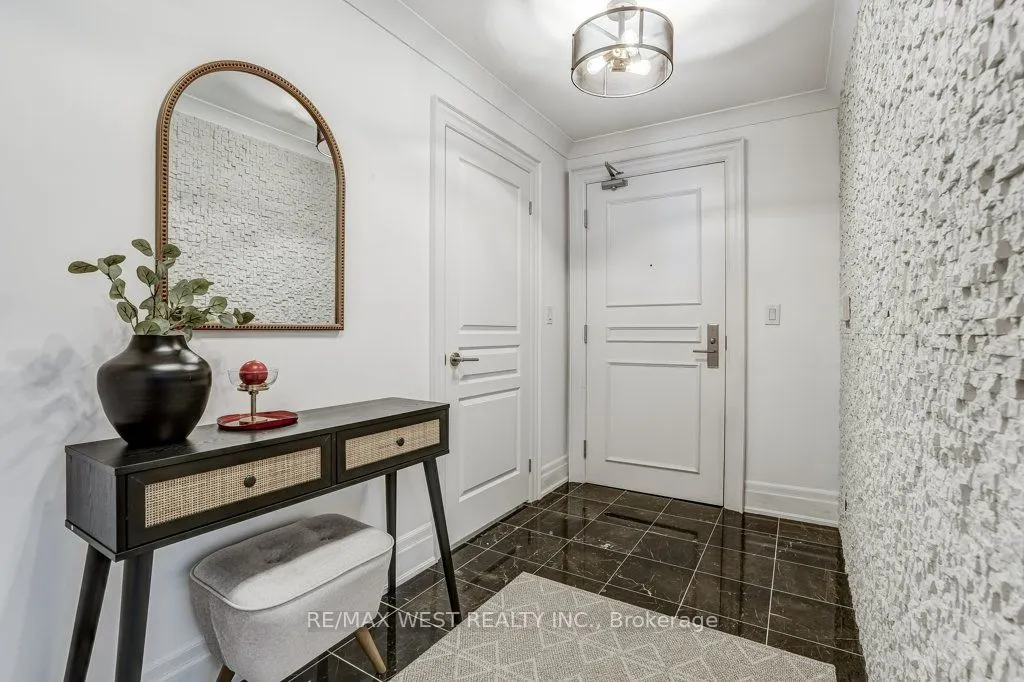 35 Baker Hill Boulevard, #404