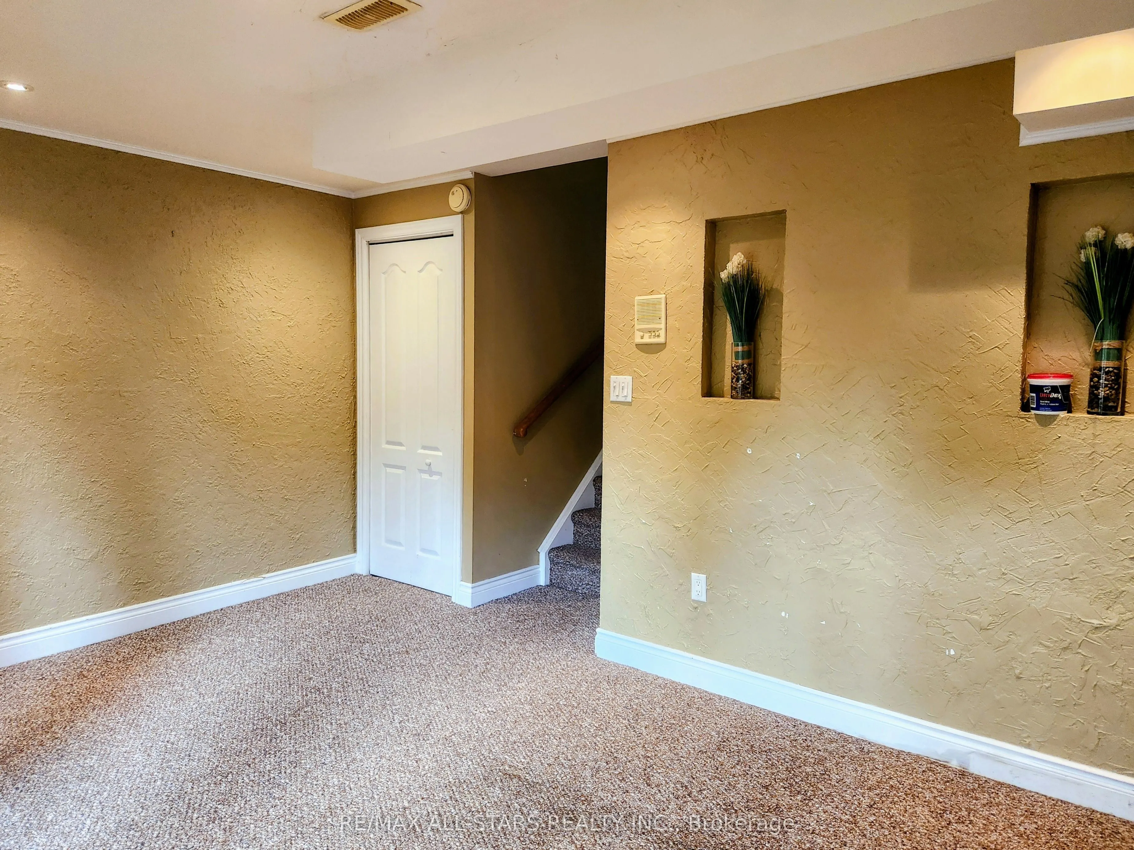 6 Hepworth Way, #6