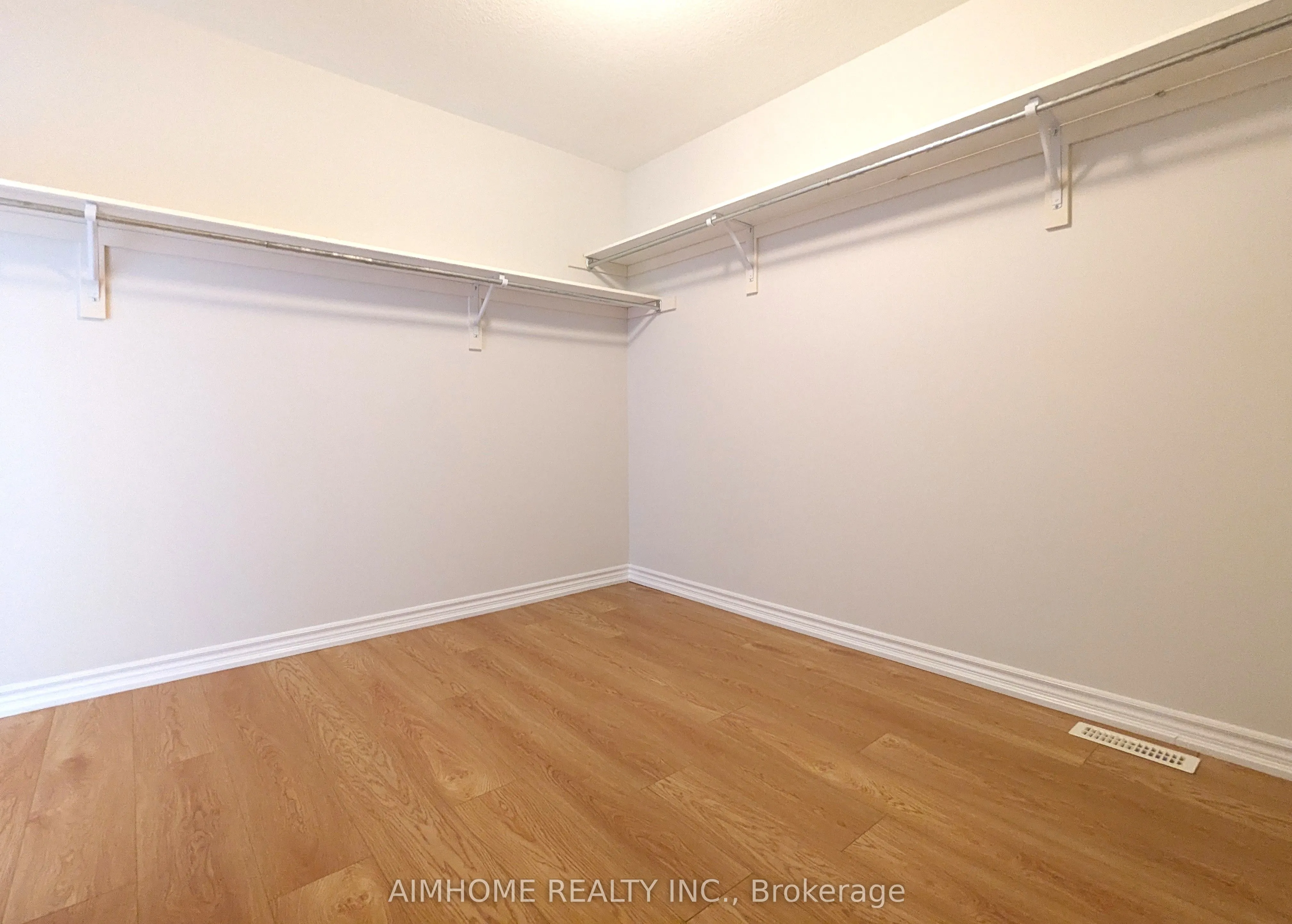 29 Bamburg Street N