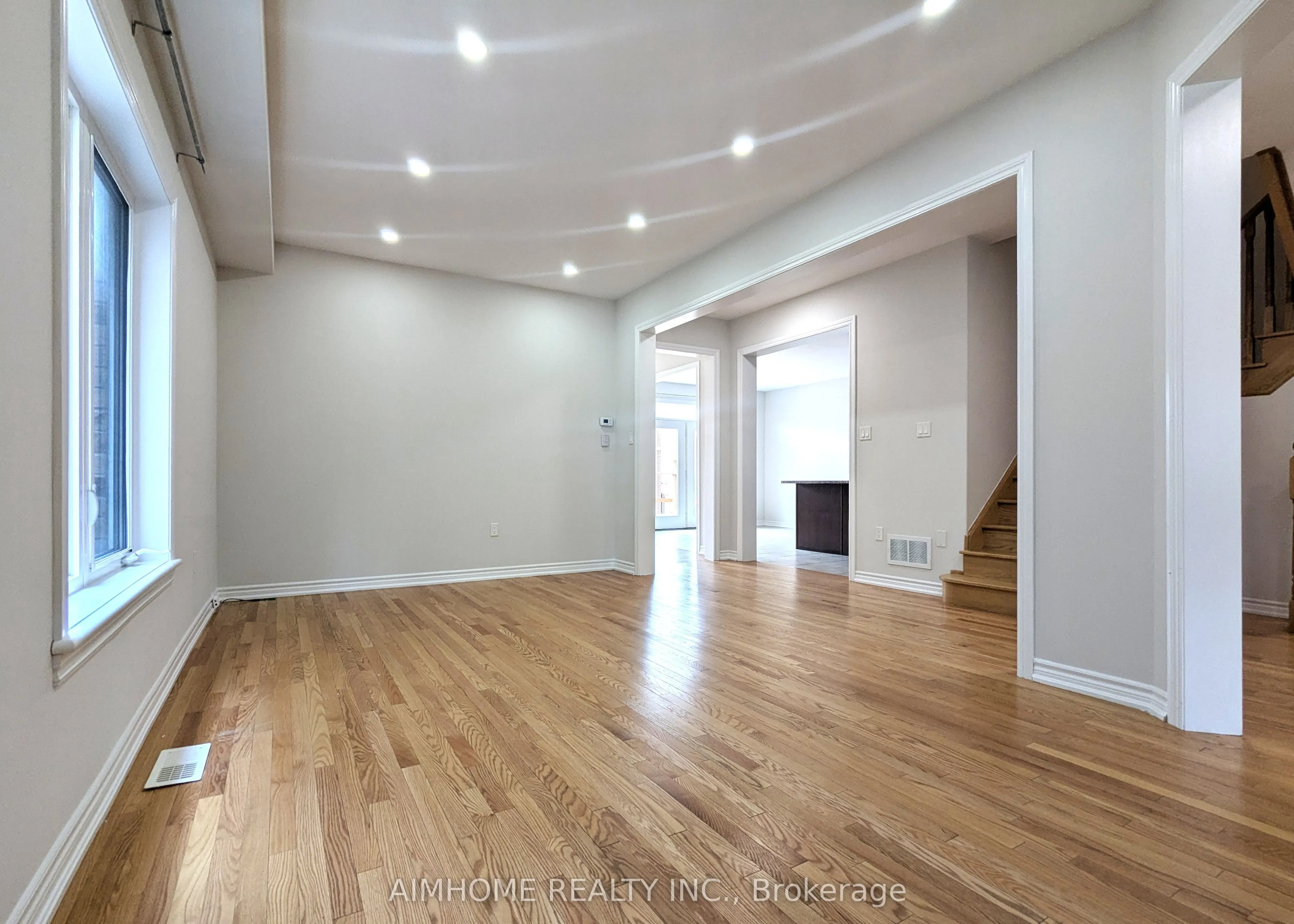 29 Bamburg Street N
