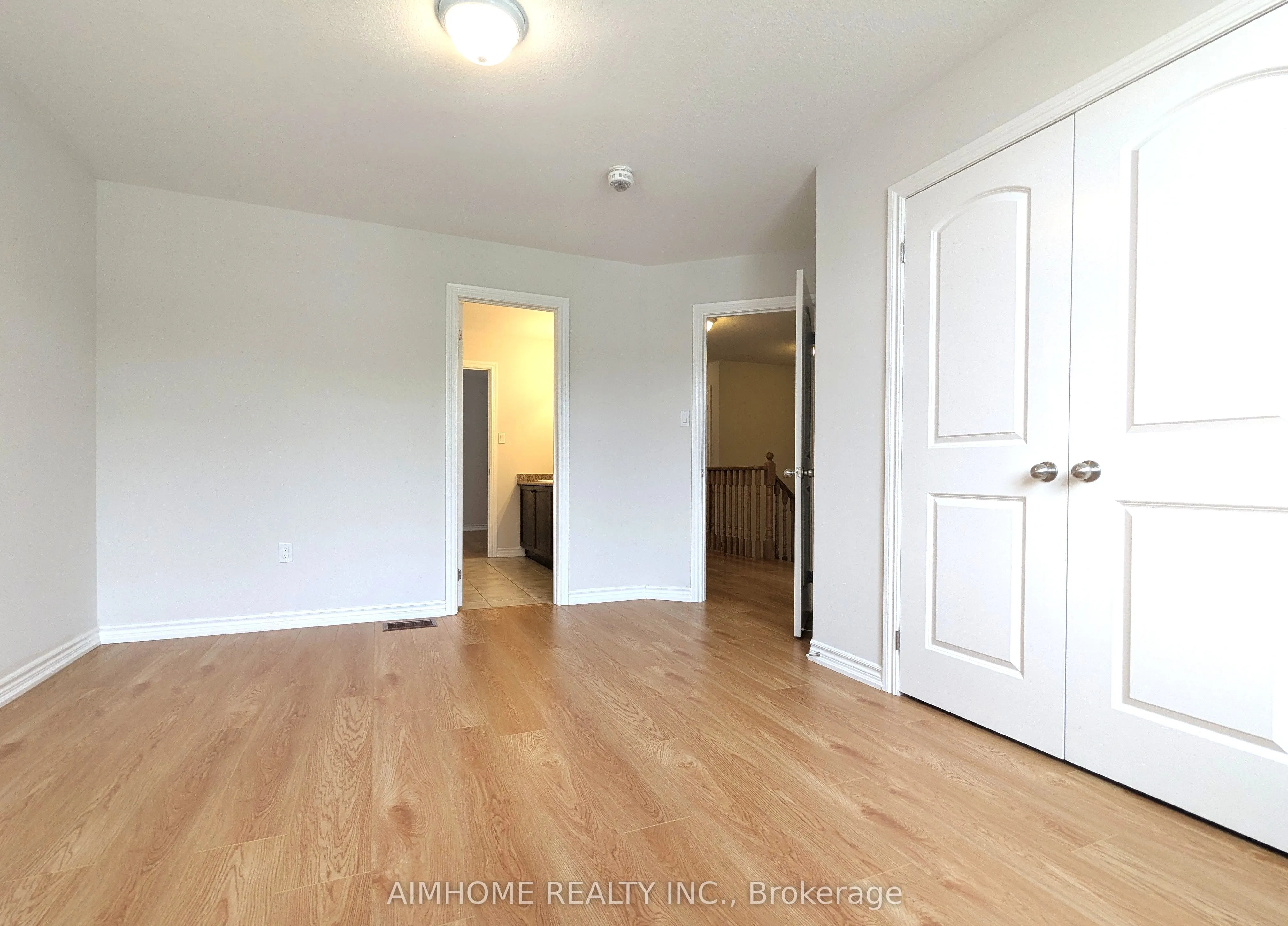 29 Bamburg Street N
