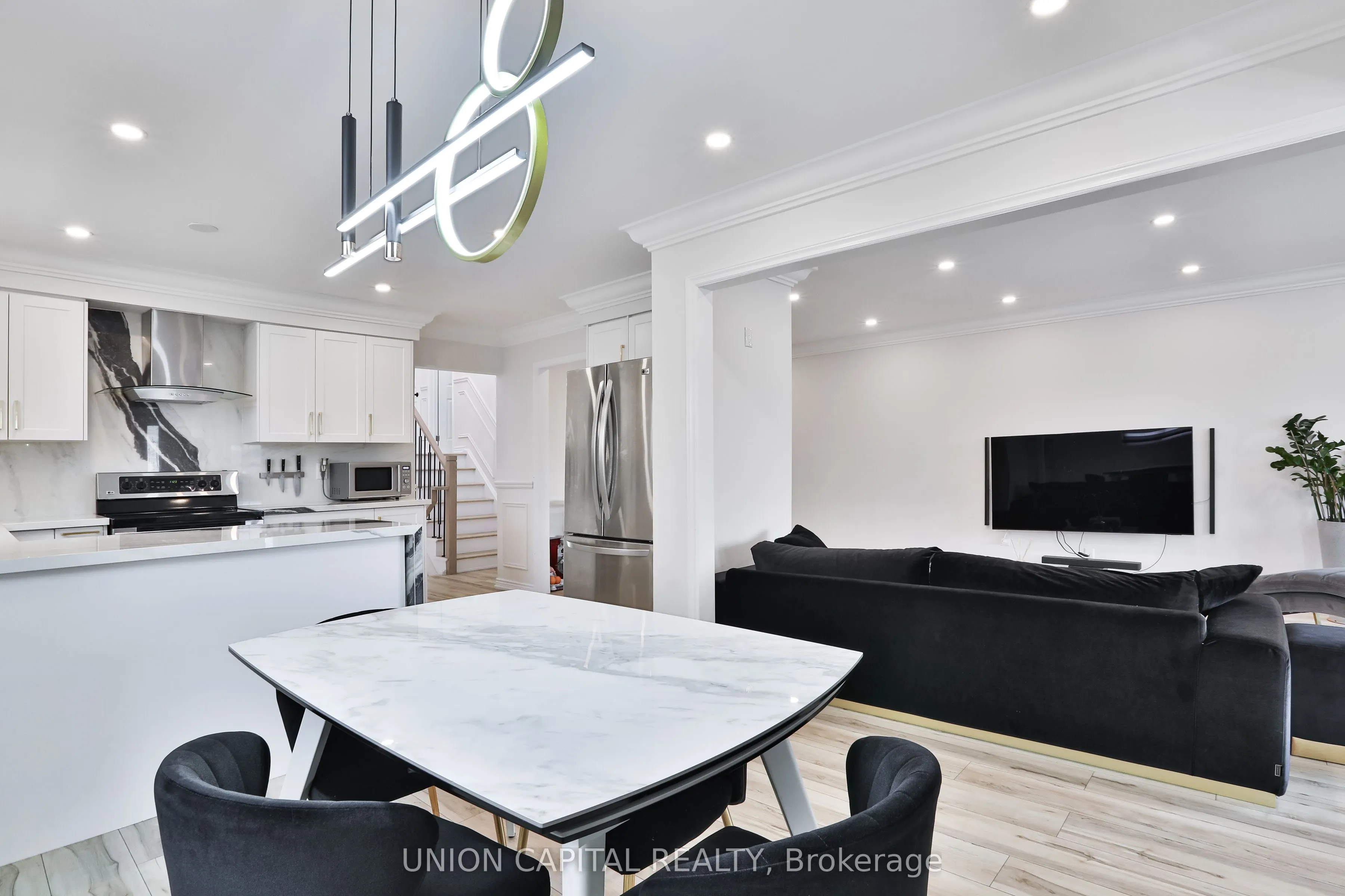 21 Avon Crescent