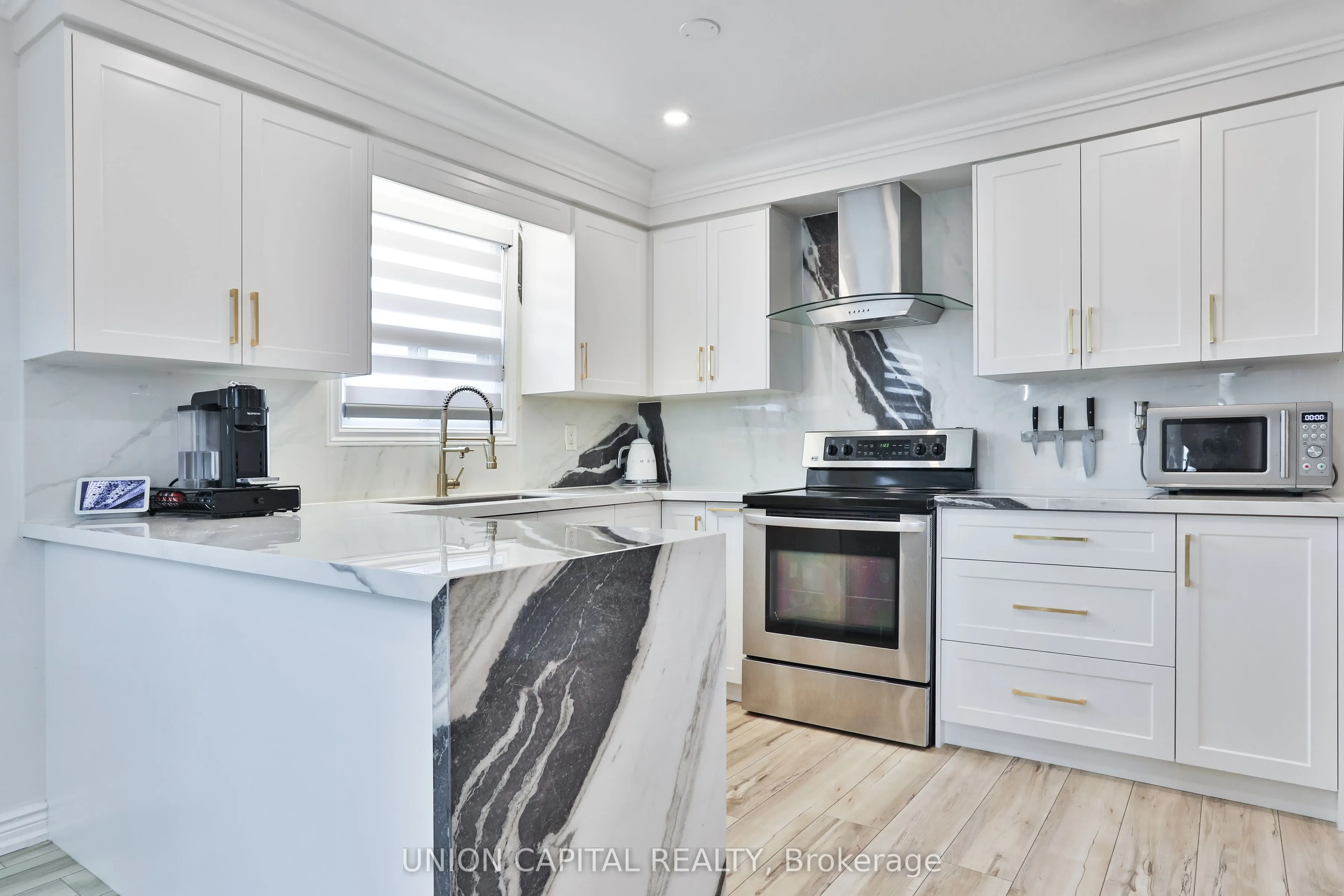 21 Avon Crescent