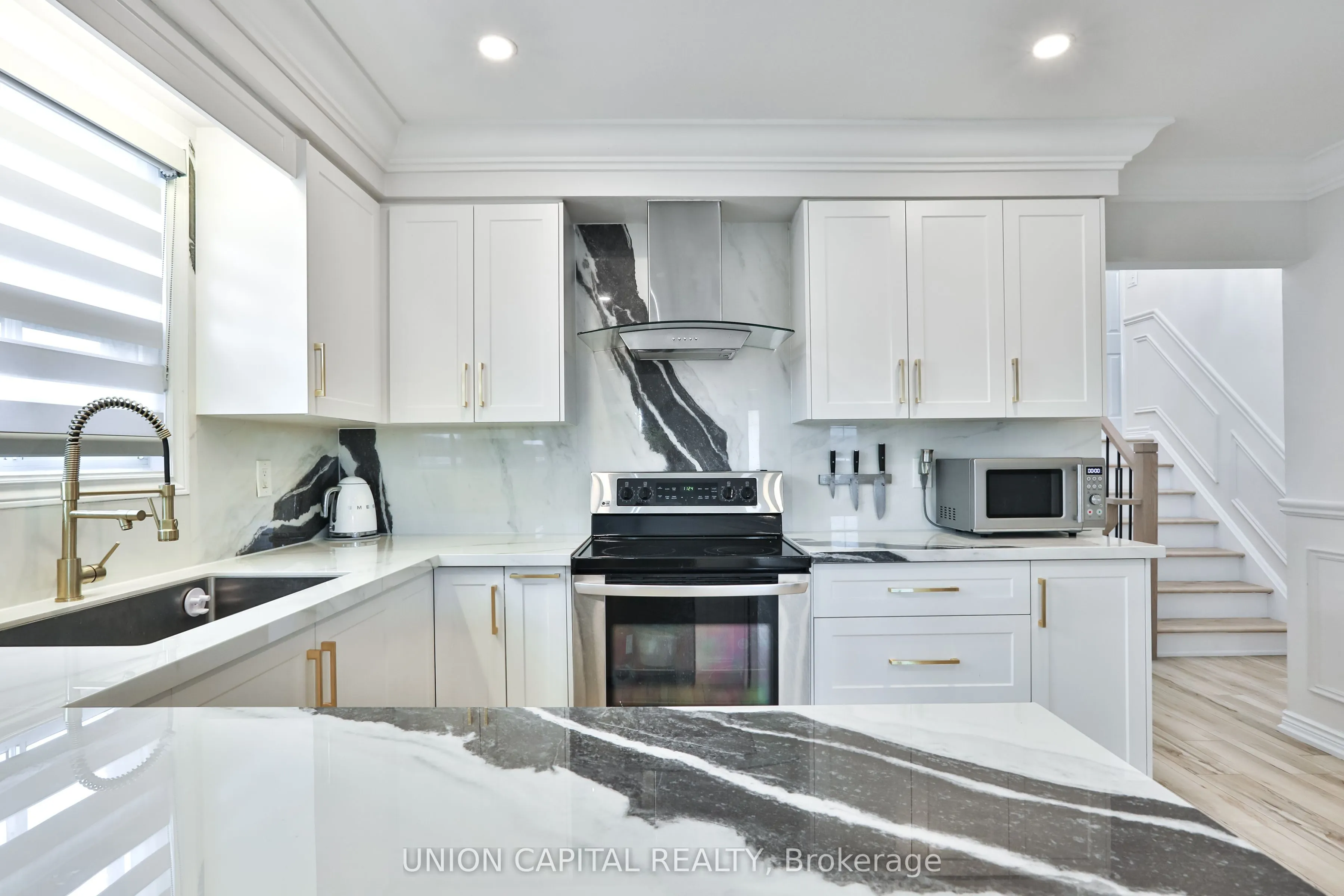 21 Avon Crescent