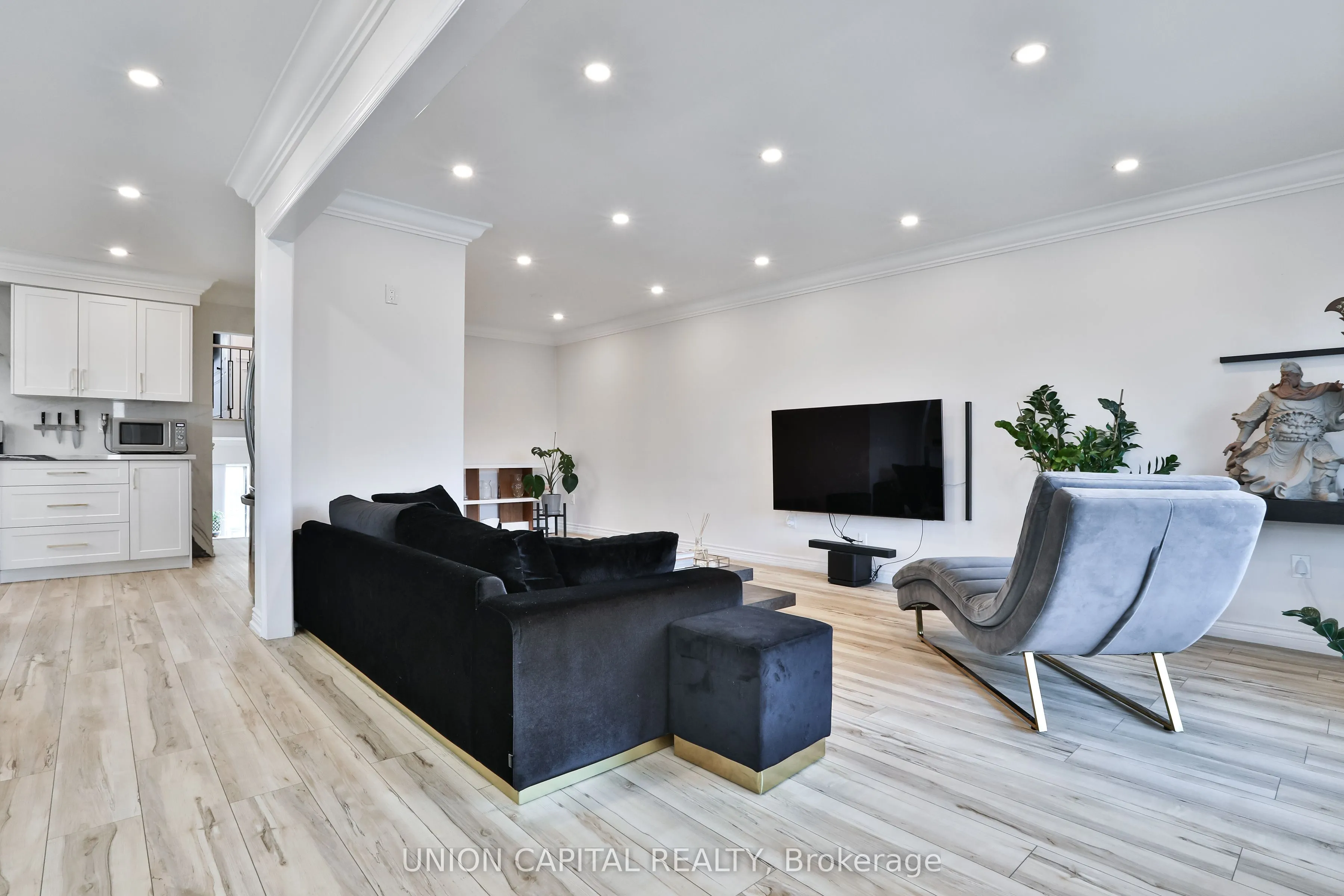 21 Avon Crescent