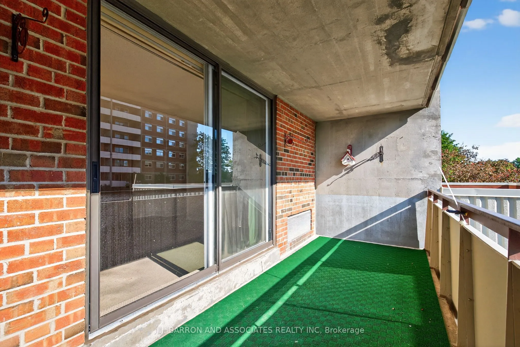 20 William Roe Boulevard, #211