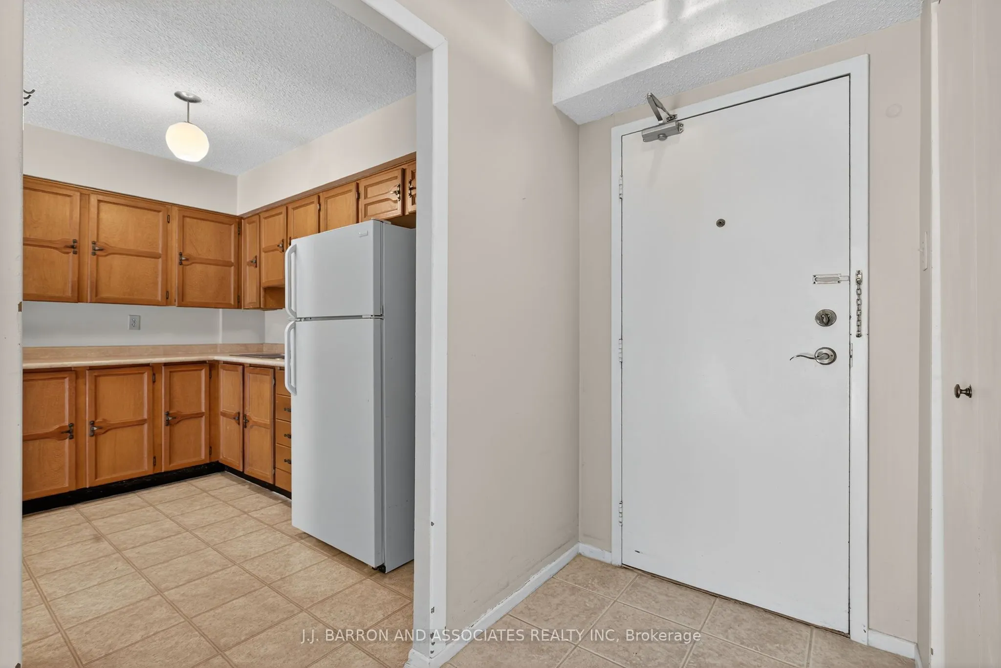 20 William Roe Boulevard, #211