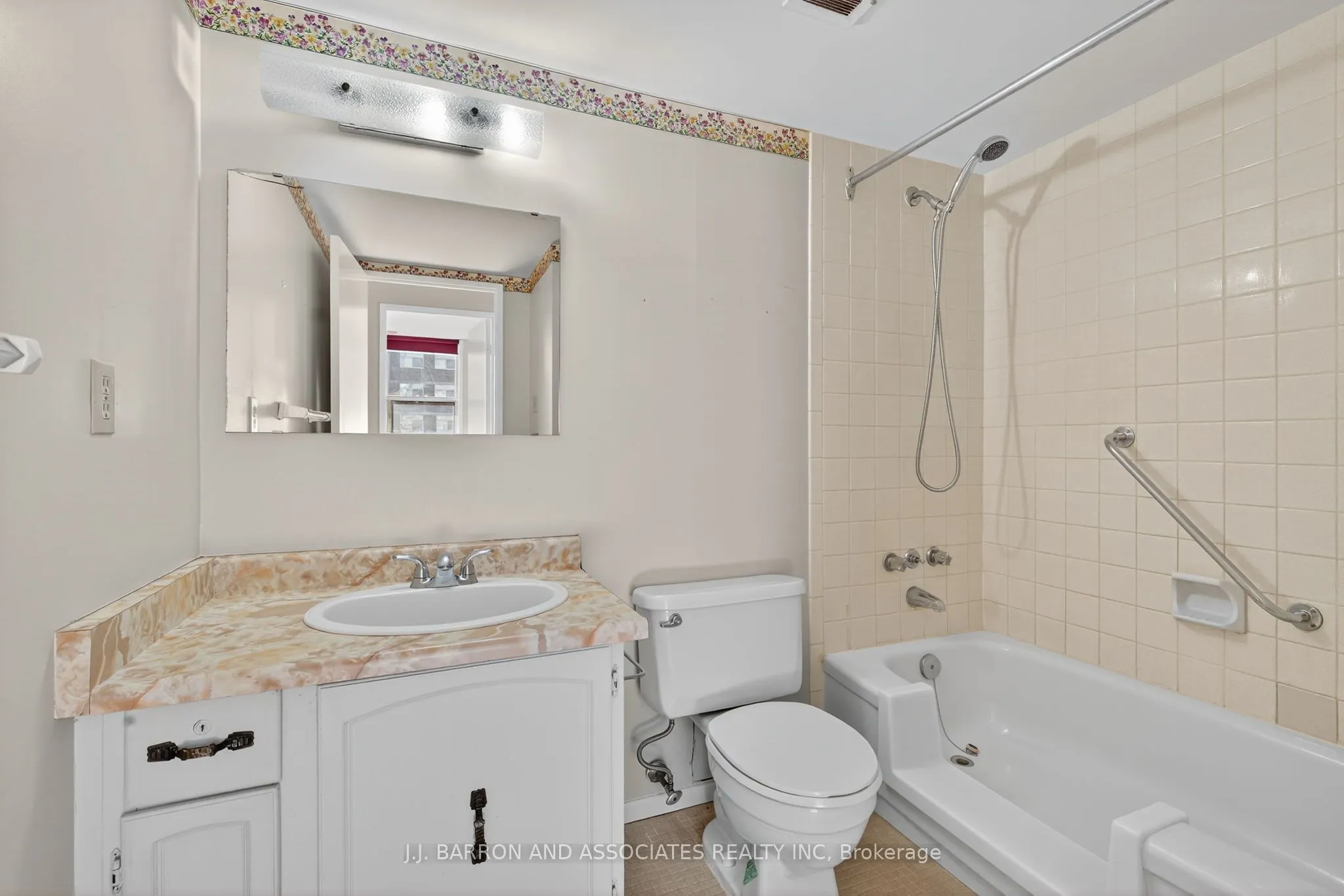 20 William Roe Boulevard, #211