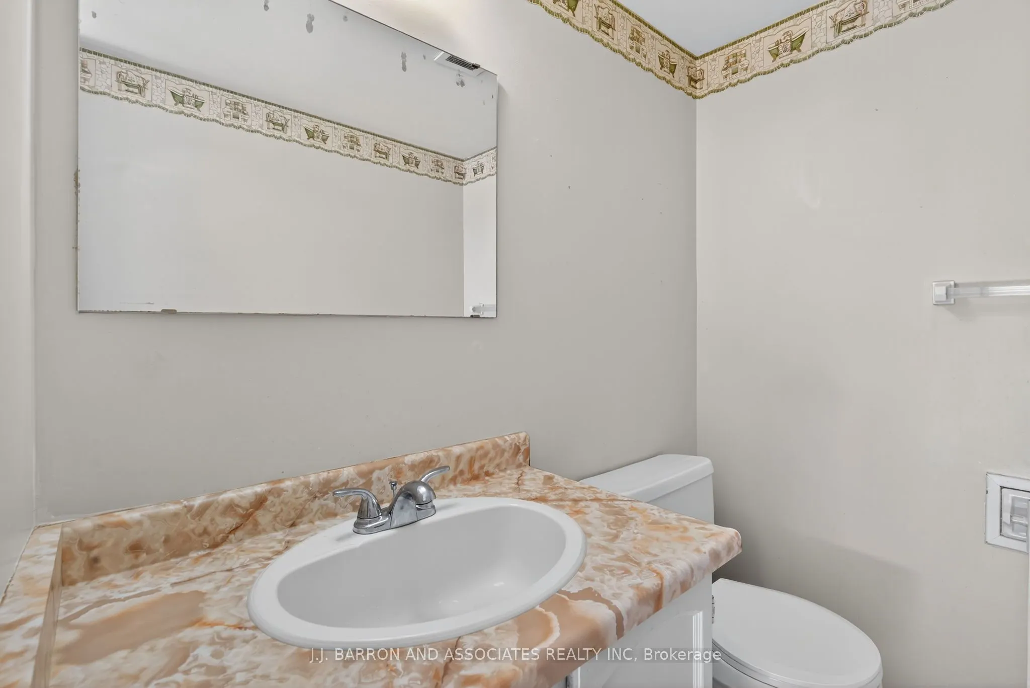 20 William Roe Boulevard, #211