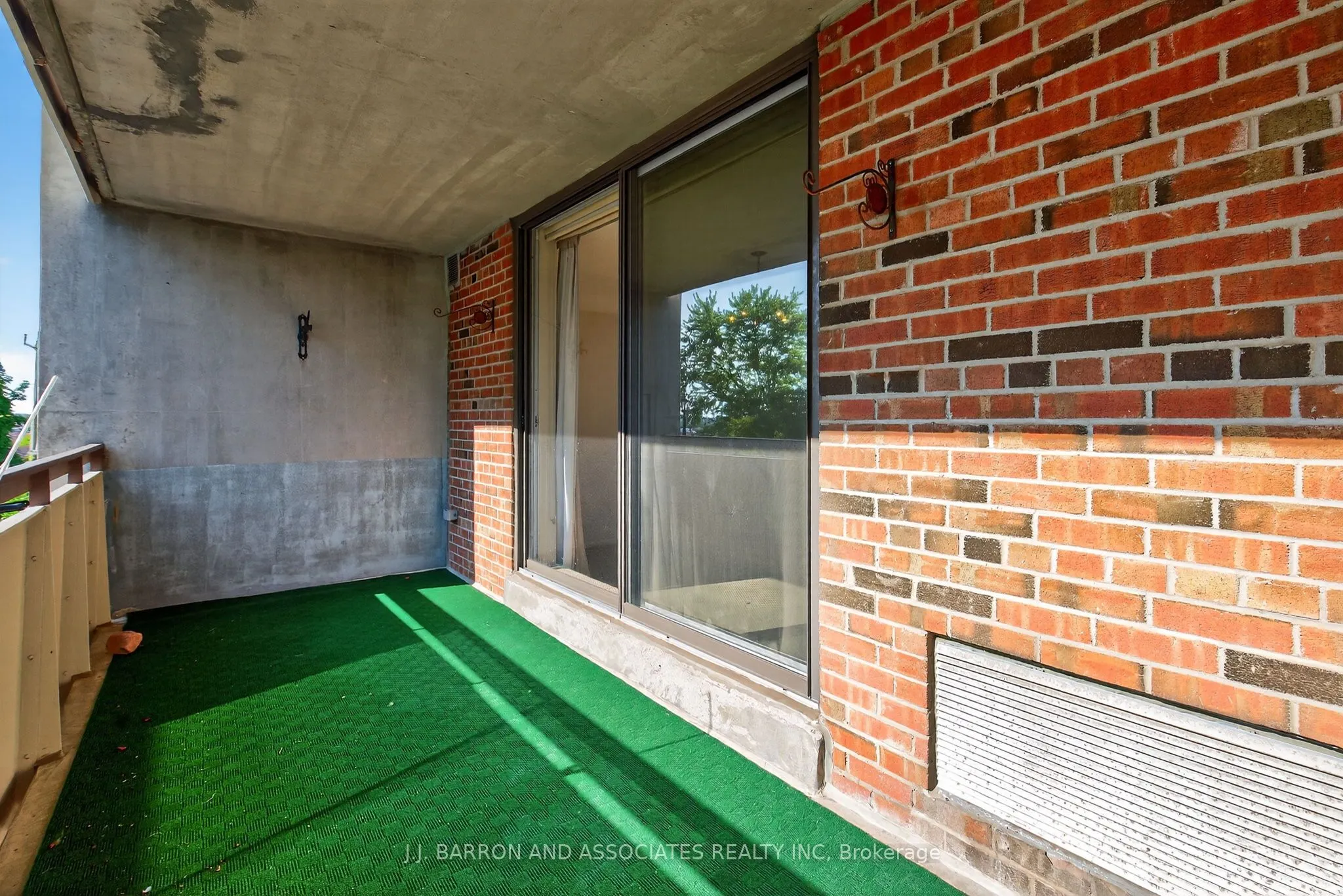 20 William Roe Boulevard, #211
