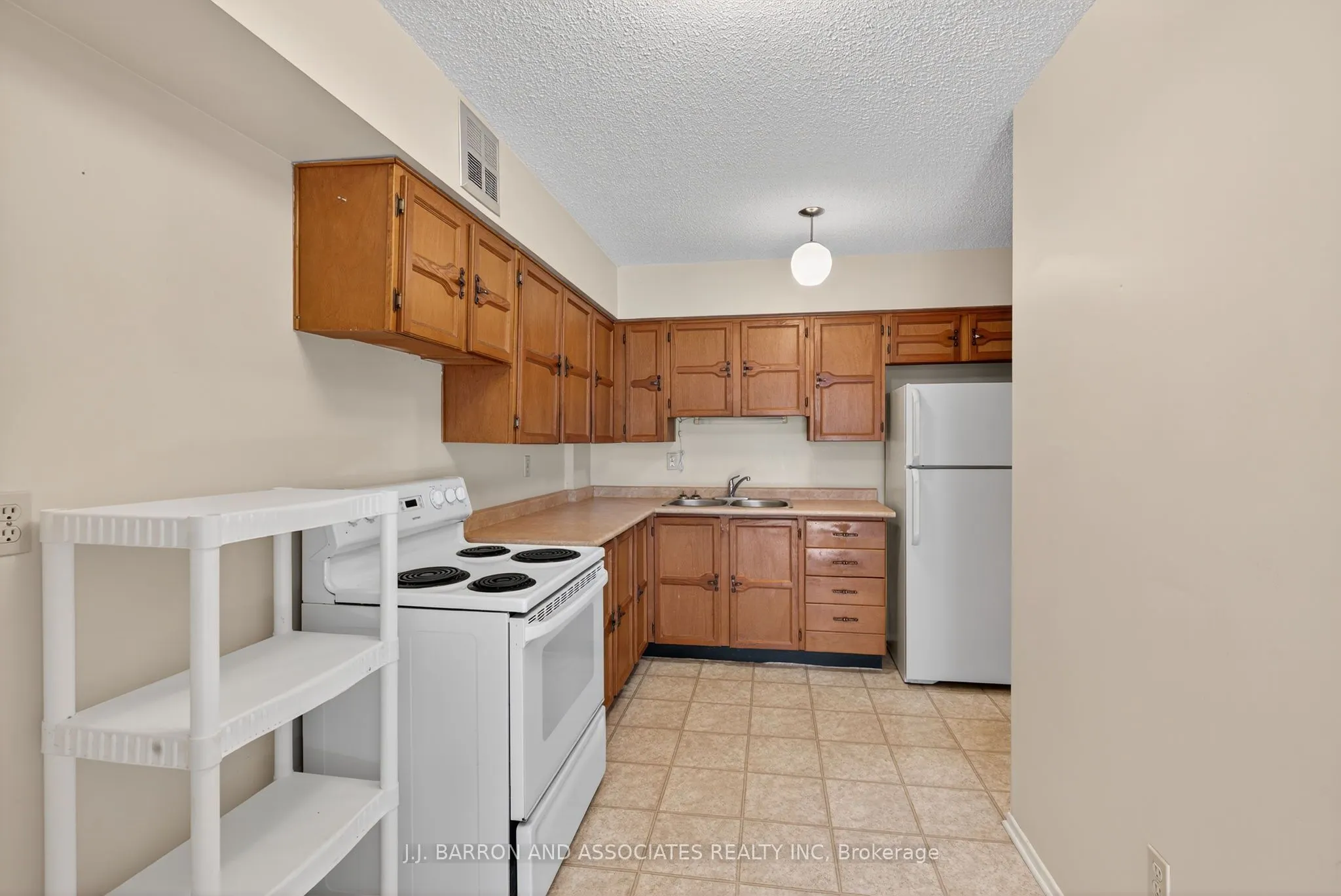 20 William Roe Boulevard, #211