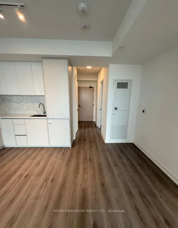 28 Interchange Way, #905