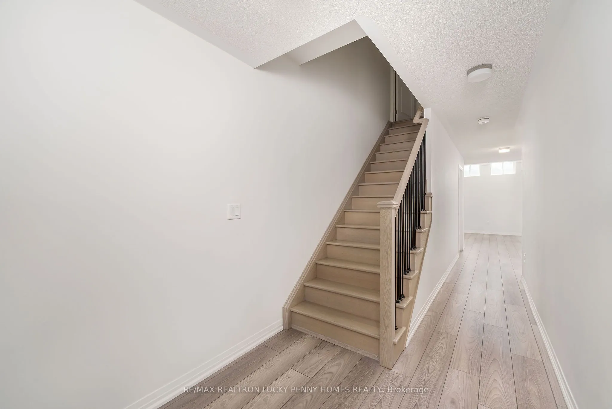 123 SCHMELTZER Crescent