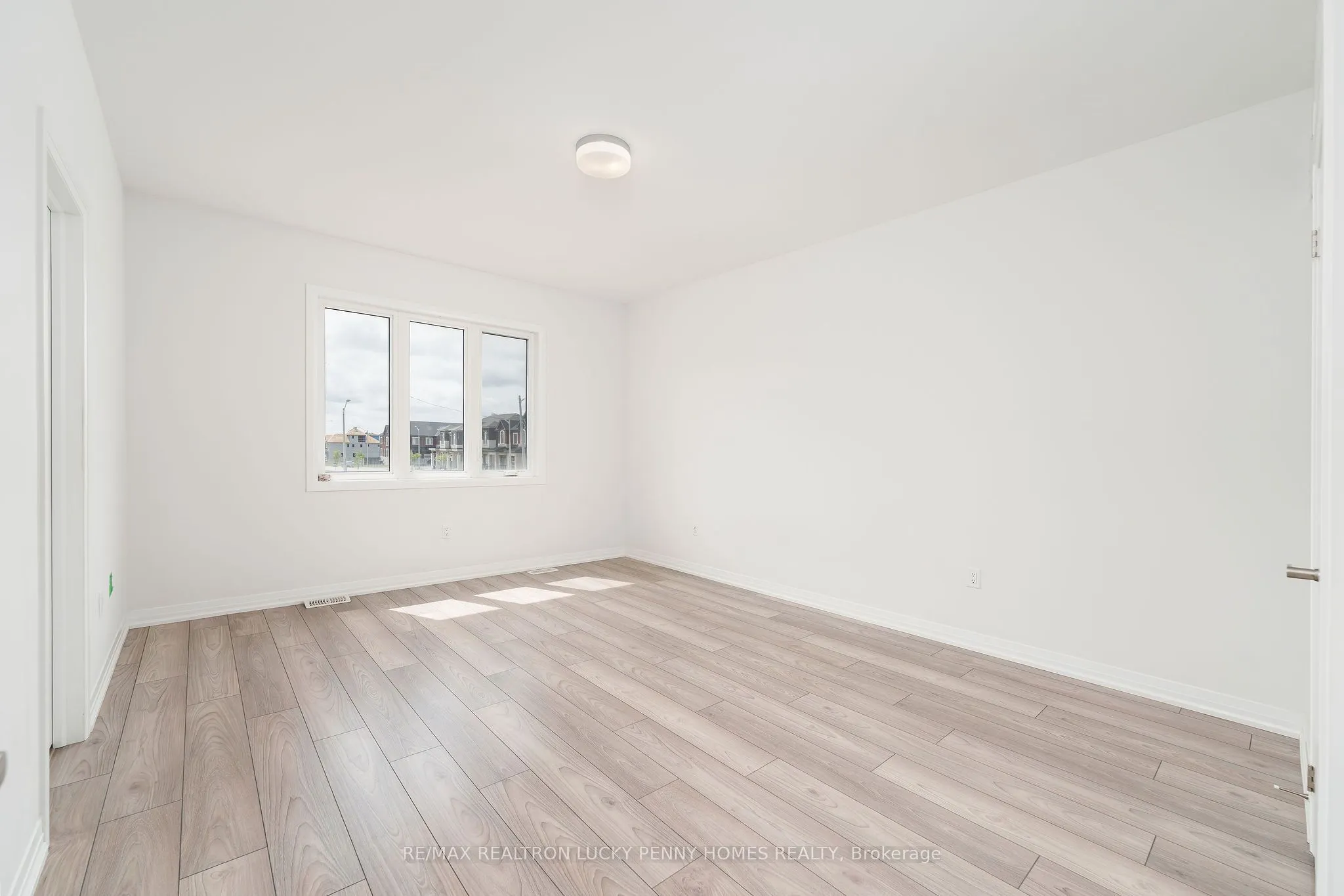 123 SCHMELTZER Crescent