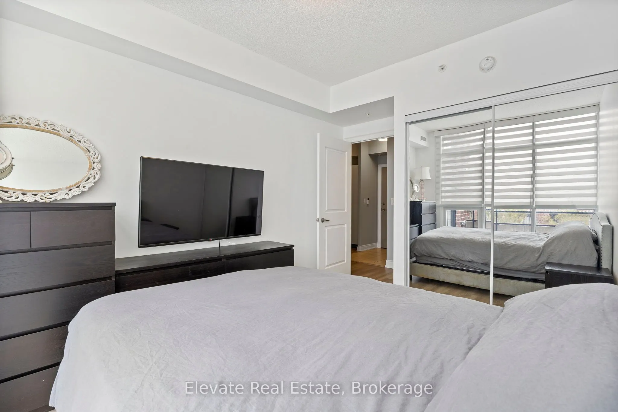 2396 Major Mackenzie Drive, #322