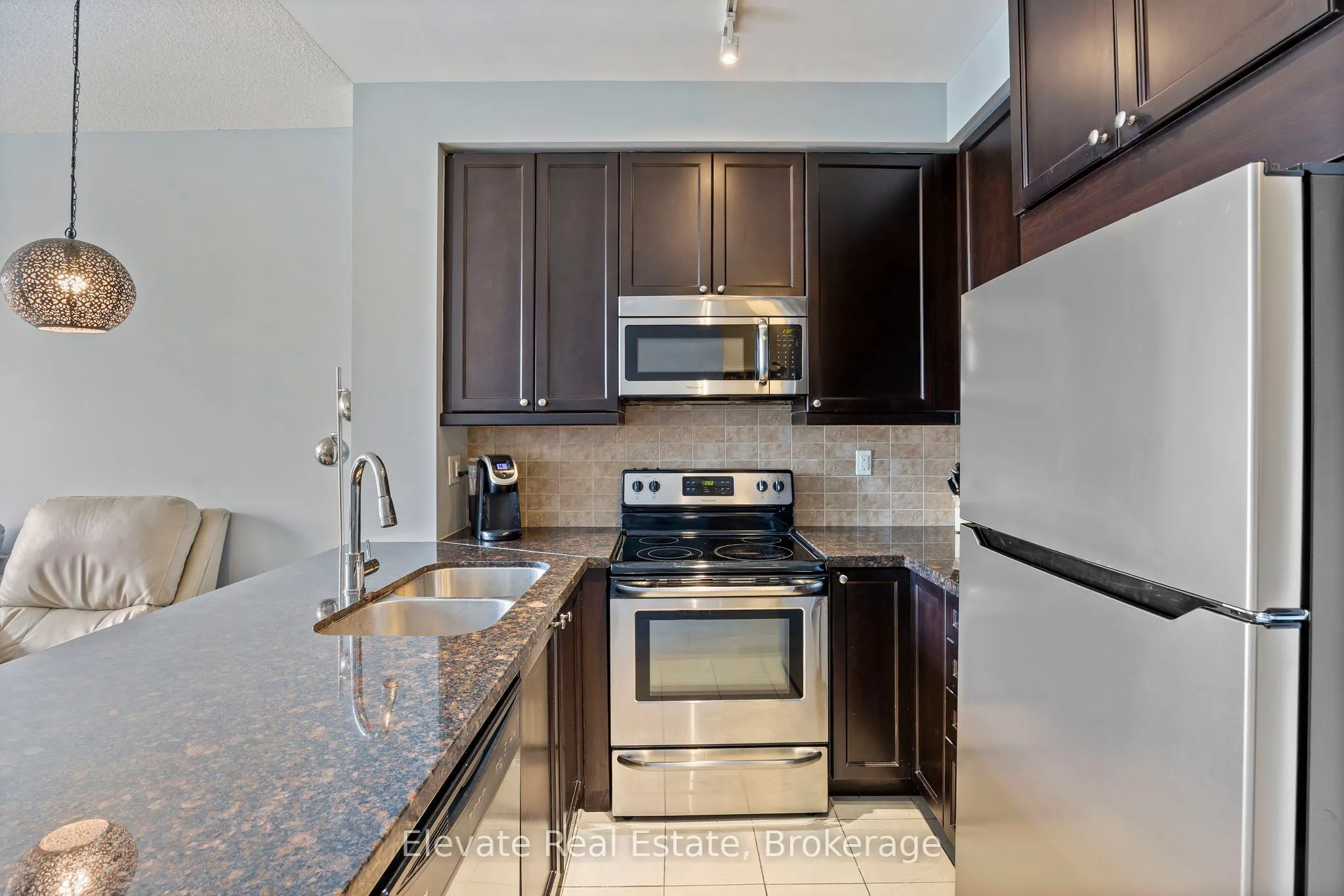 2396 Major Mackenzie Drive, #322