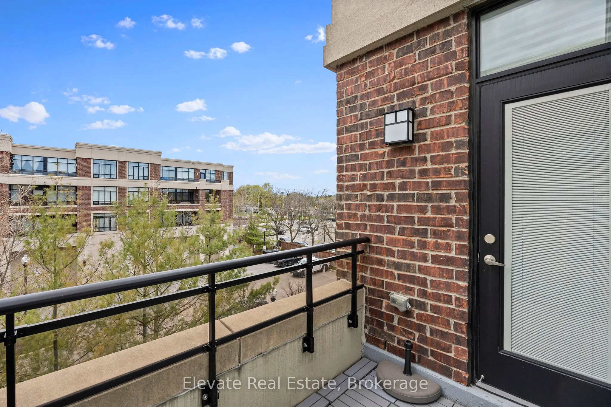 2396 Major Mackenzie Drive, #322