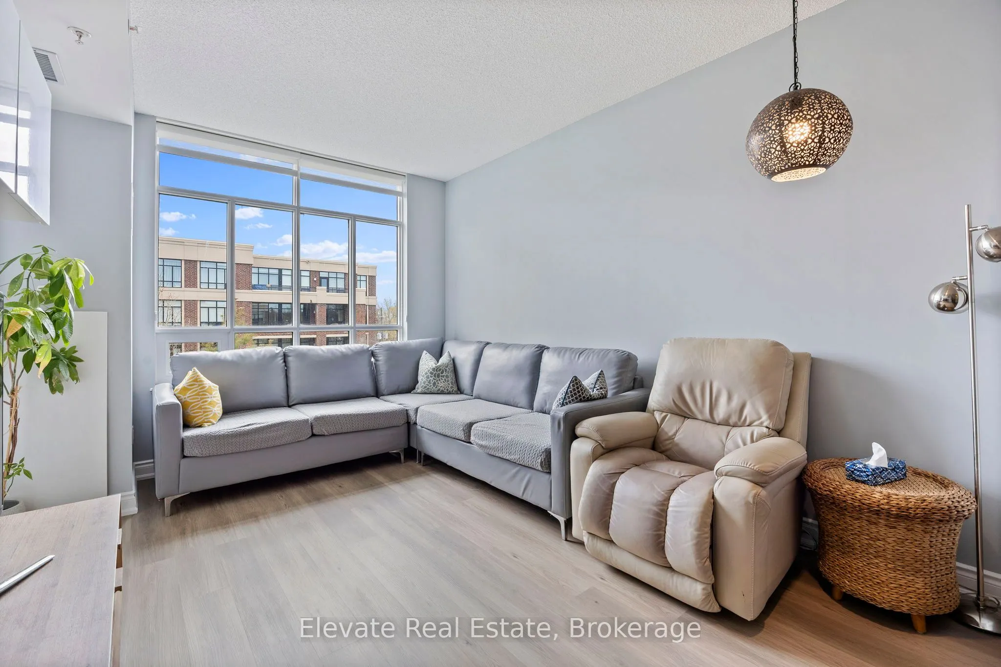 2396 Major Mackenzie Drive, #322
