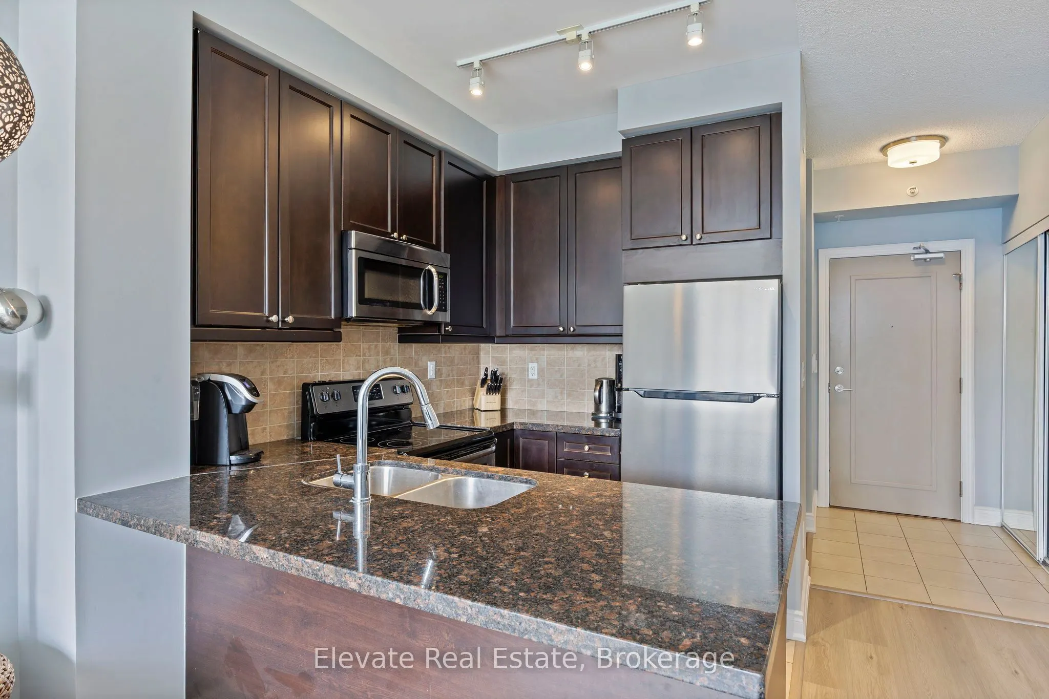 2396 Major Mackenzie Drive, #322