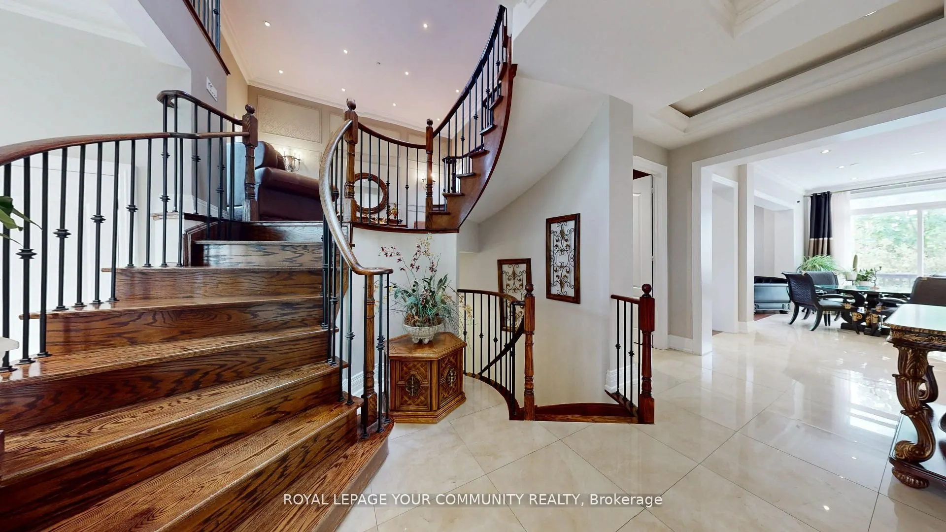 10 Gannett Drive