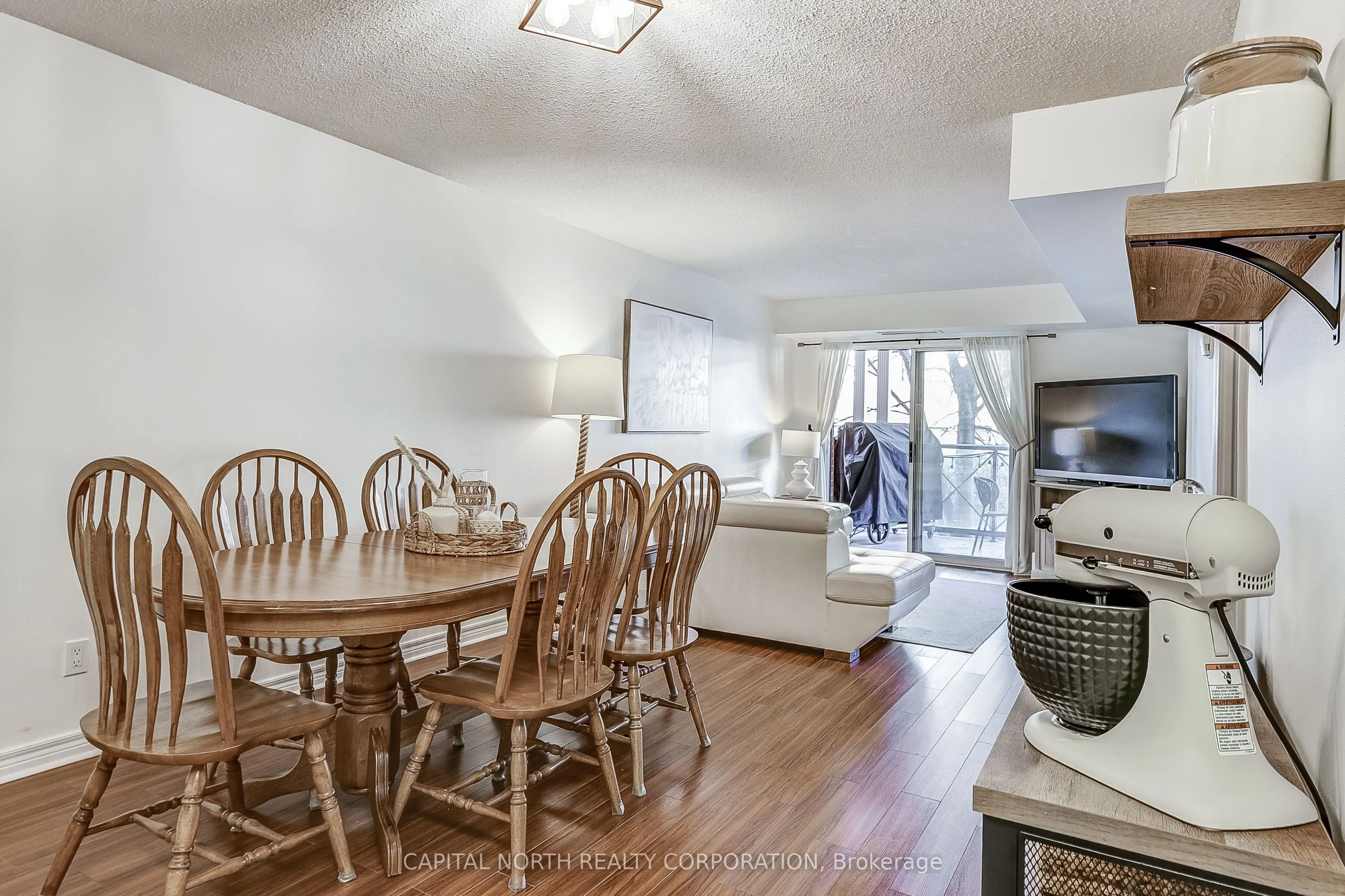 141 Woodbridge Avenue, #208