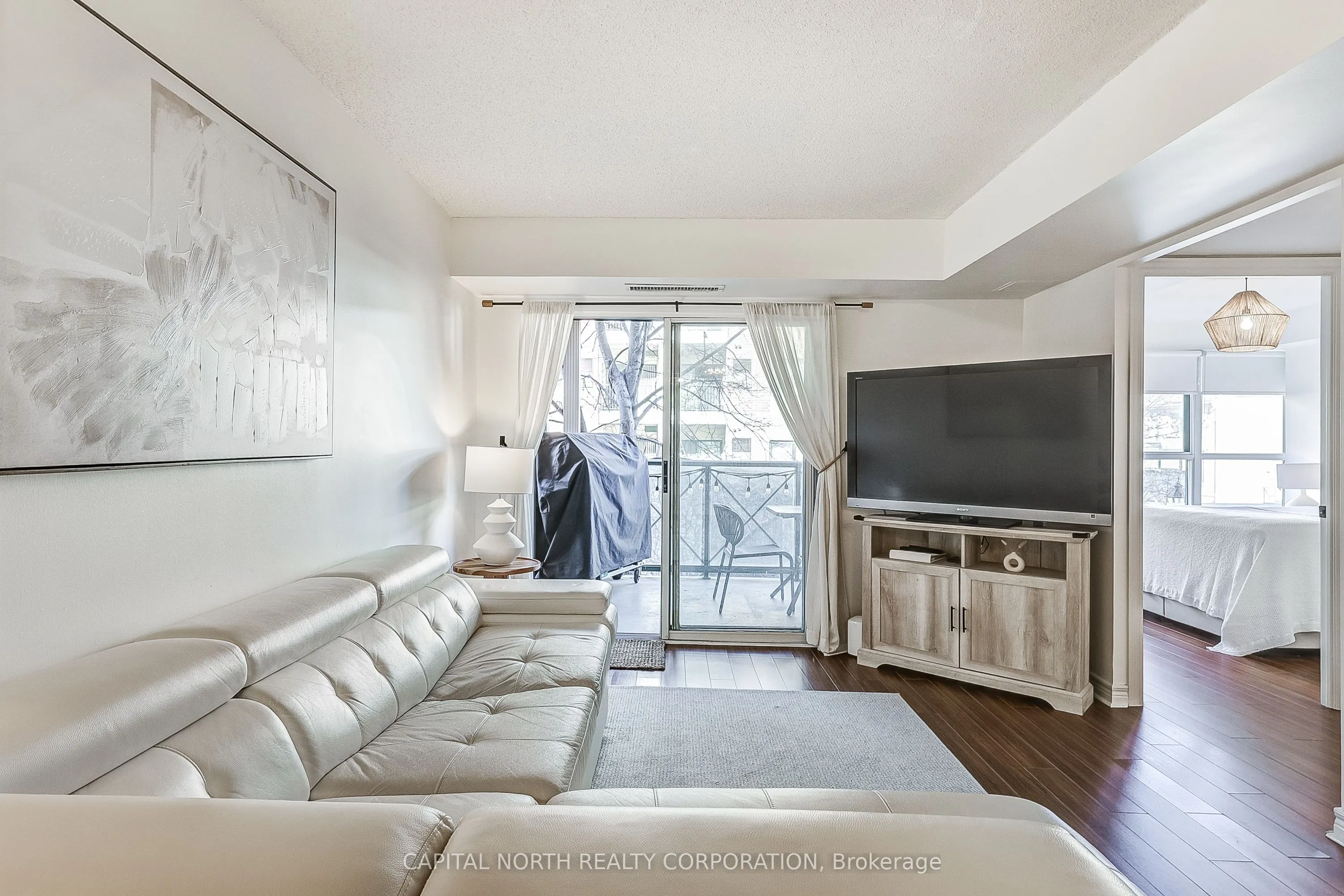 141 Woodbridge Avenue, #208