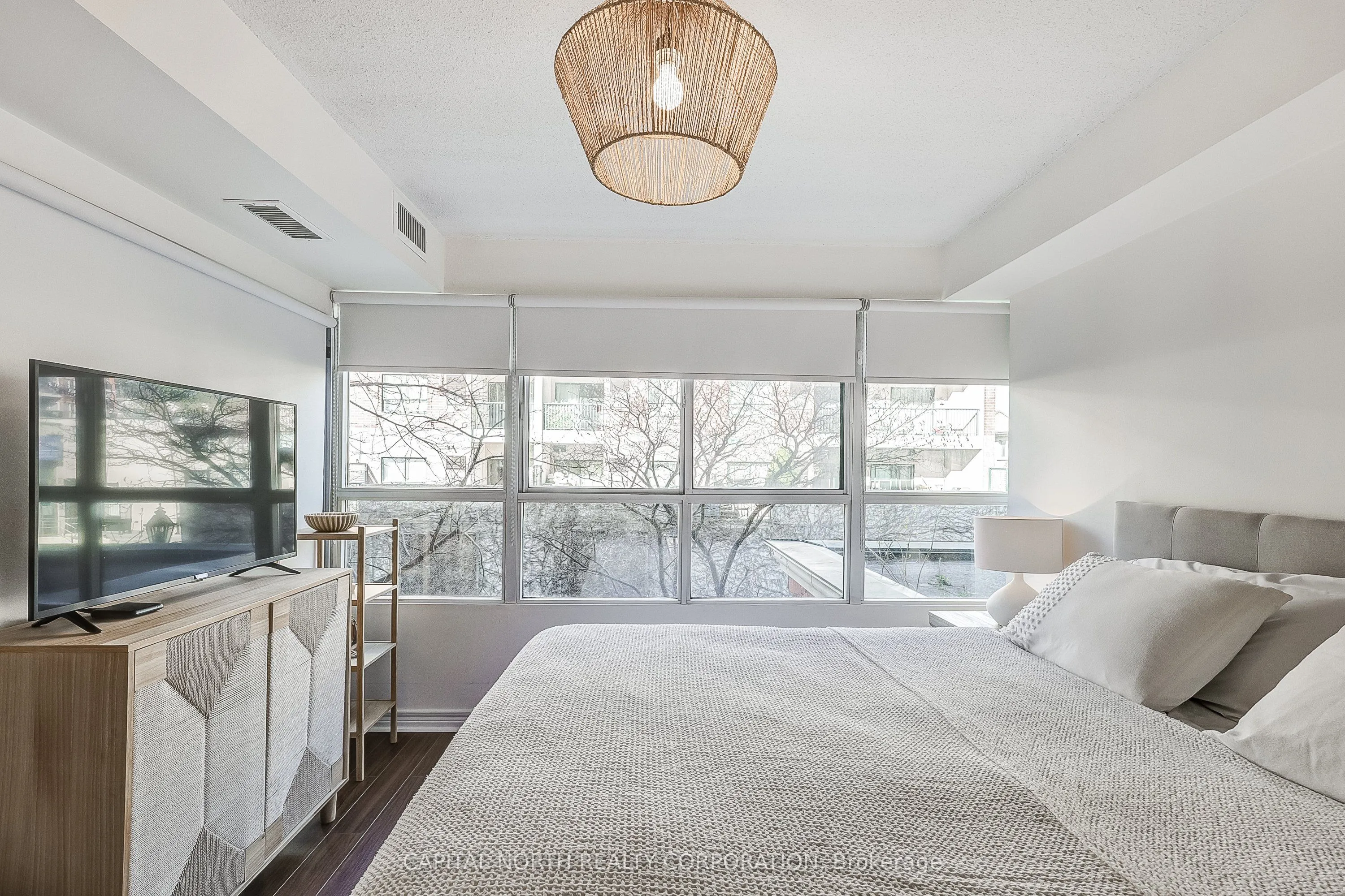 141 Woodbridge Avenue, #208