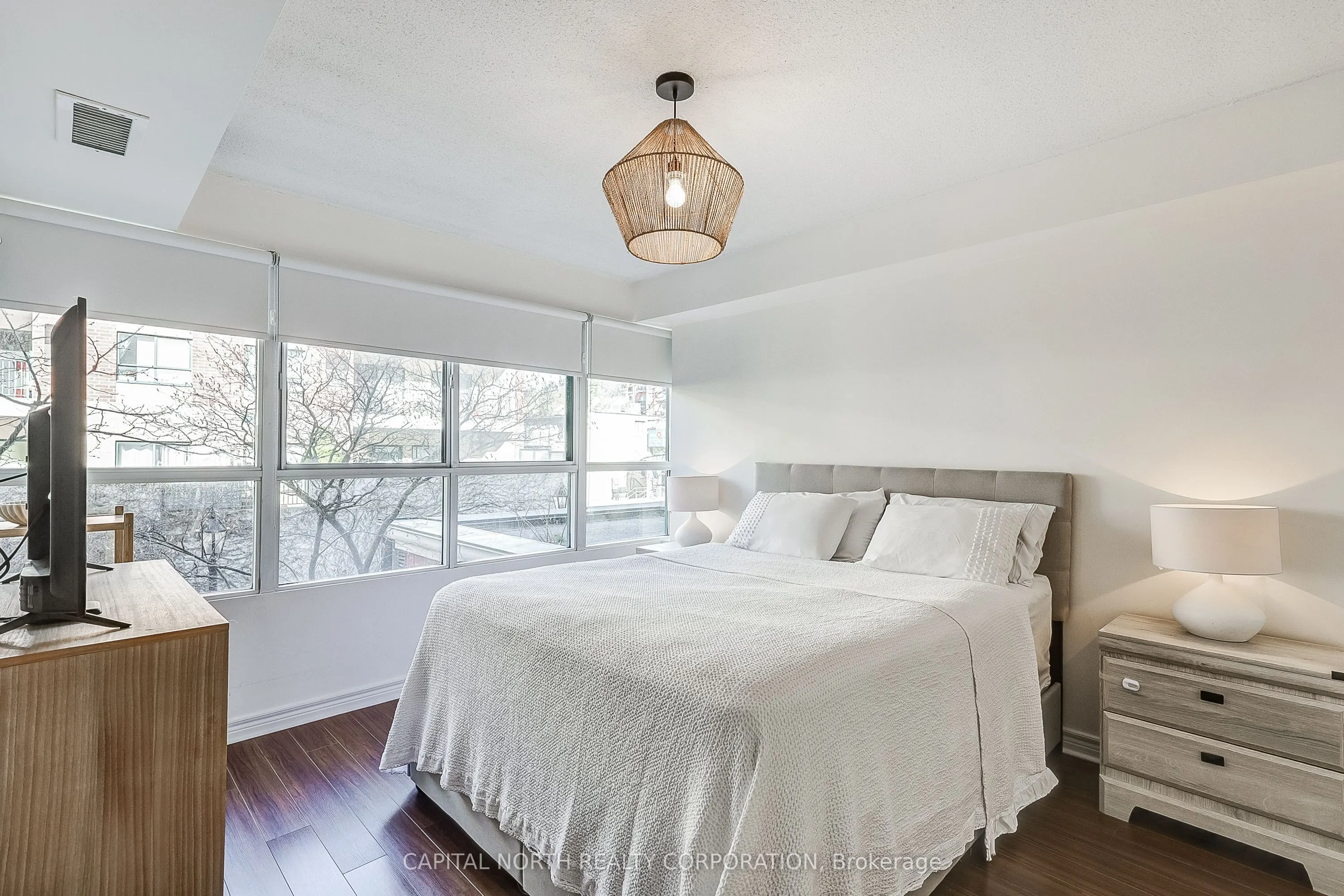 141 Woodbridge Avenue, #208
