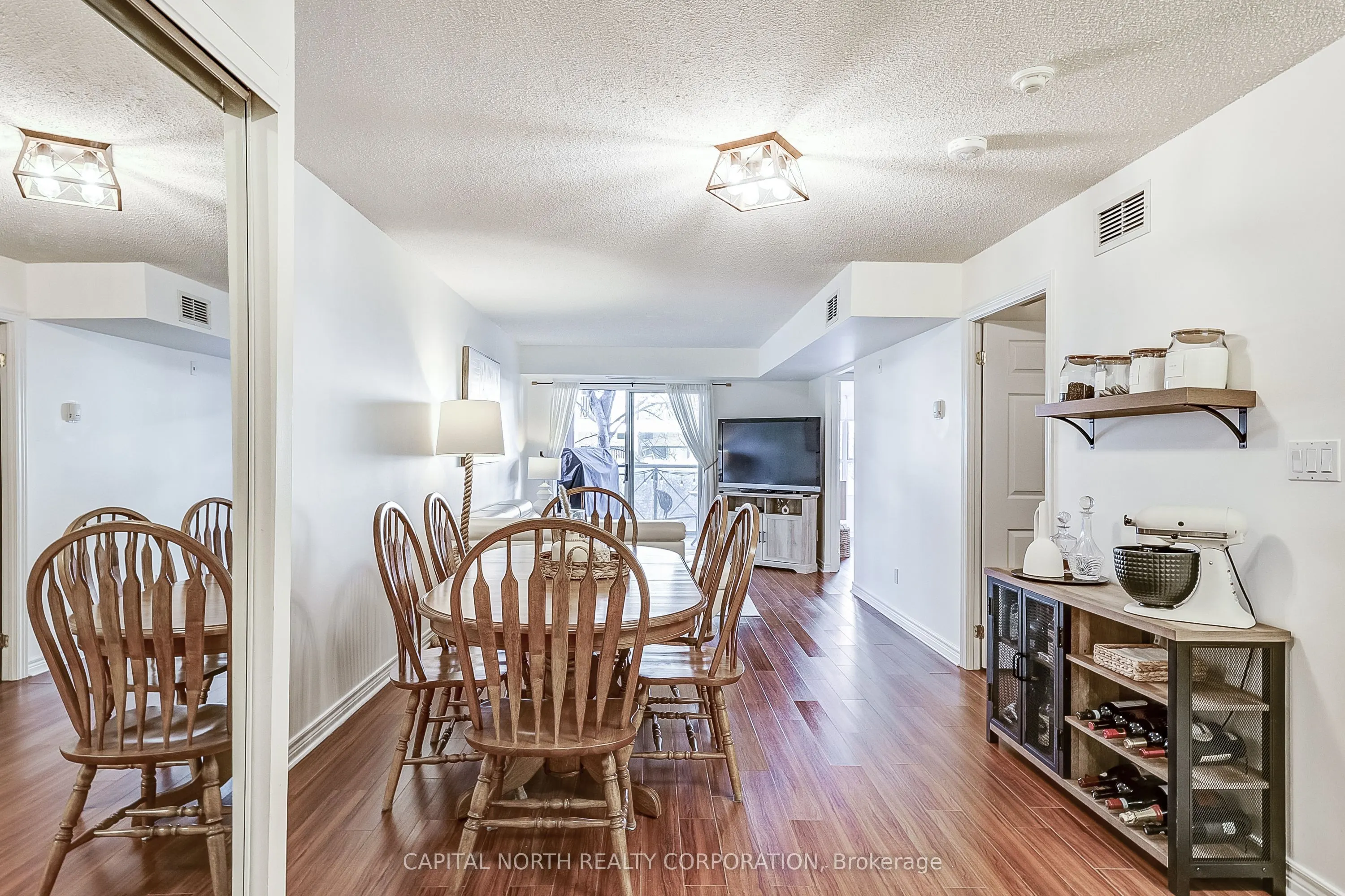 141 Woodbridge Avenue, #208