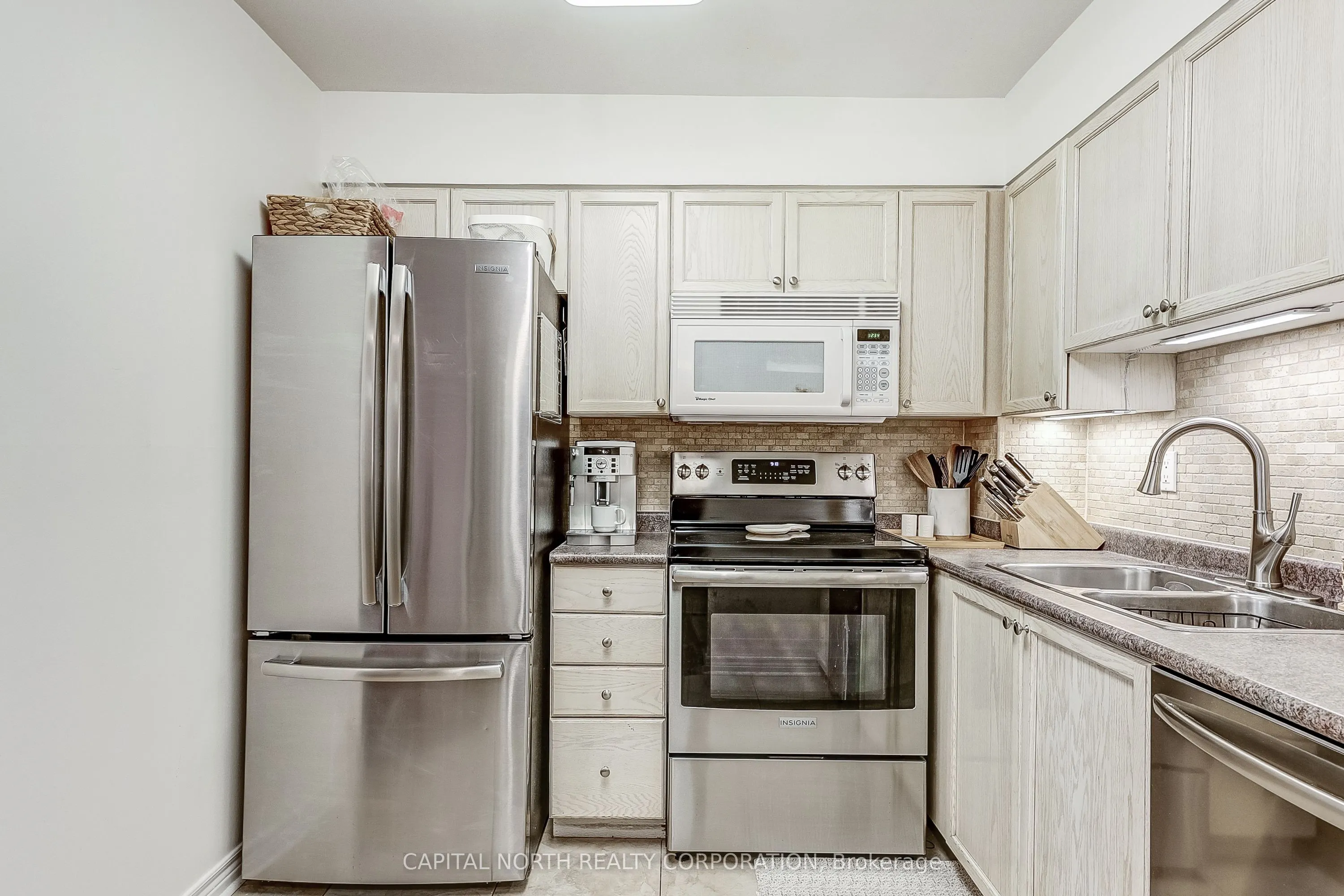 141 Woodbridge Avenue, #208