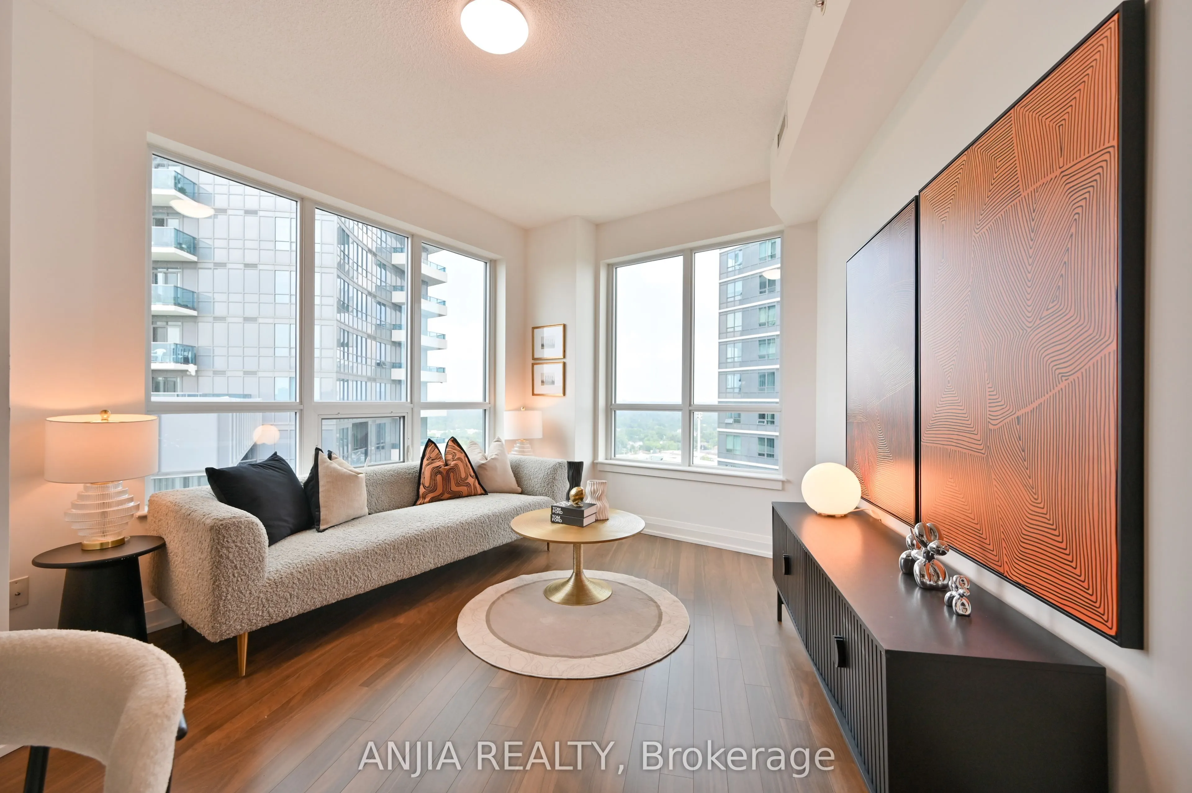 7161 Yonge Street, #1032