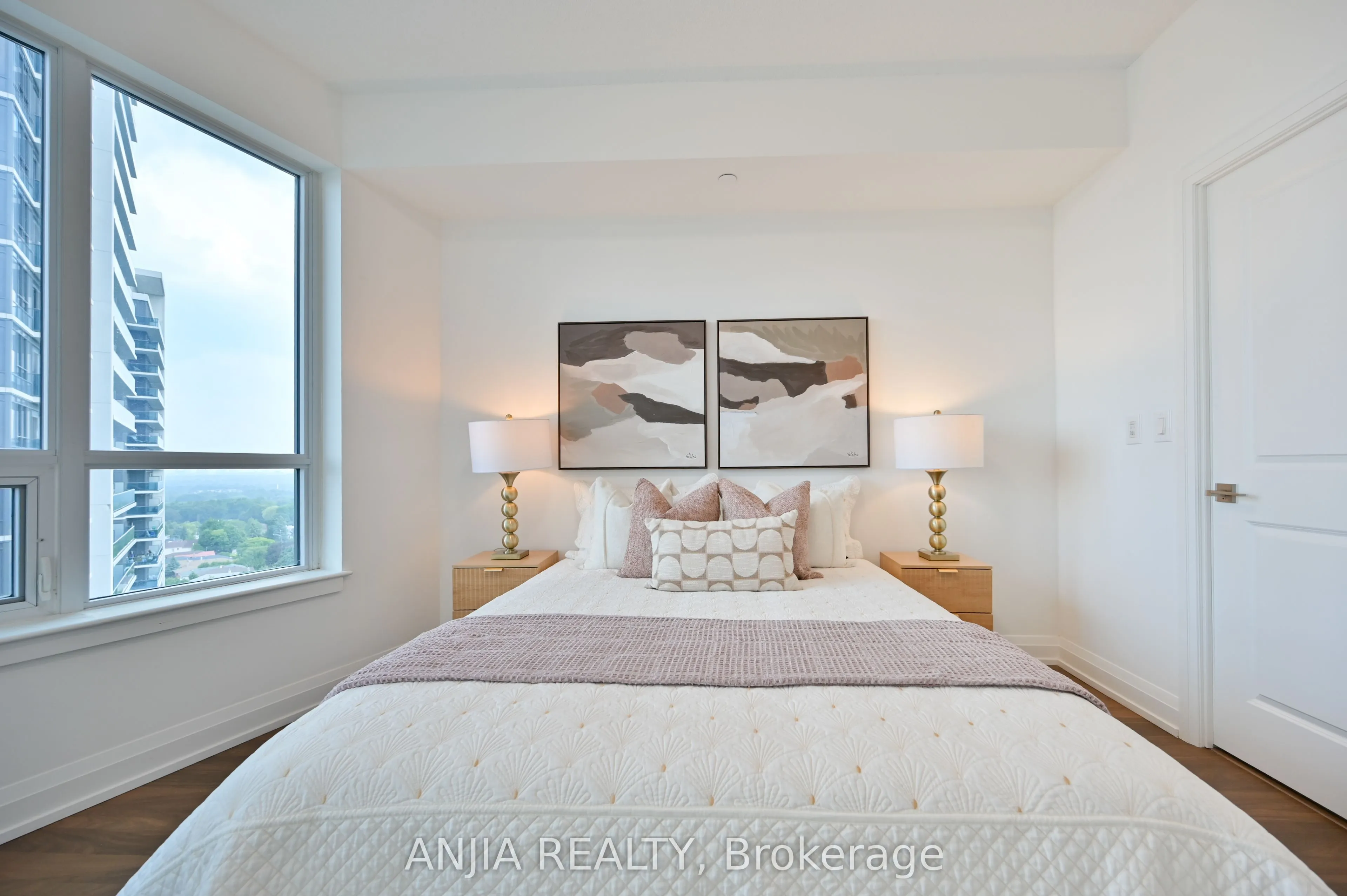 7161 Yonge Street, #1032