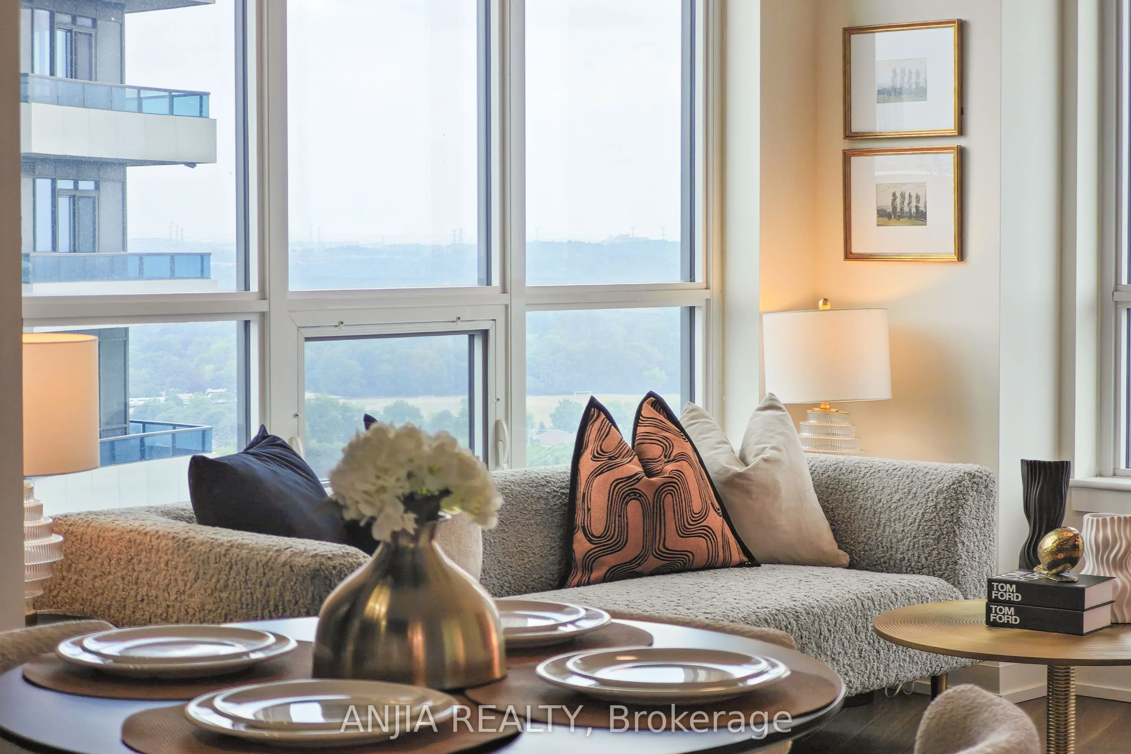 7161 Yonge Street, #1032