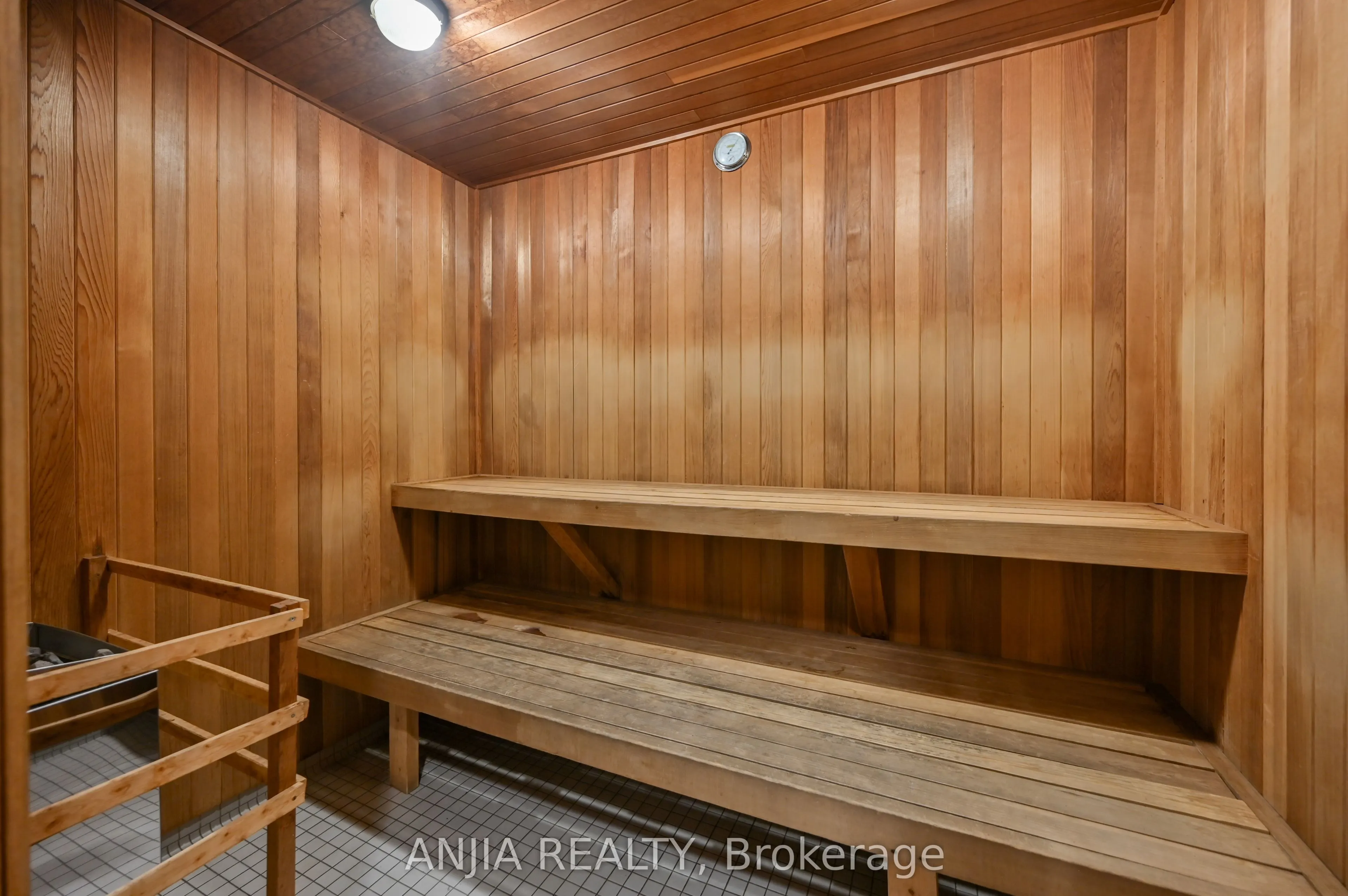 7161 Yonge Street, #1032