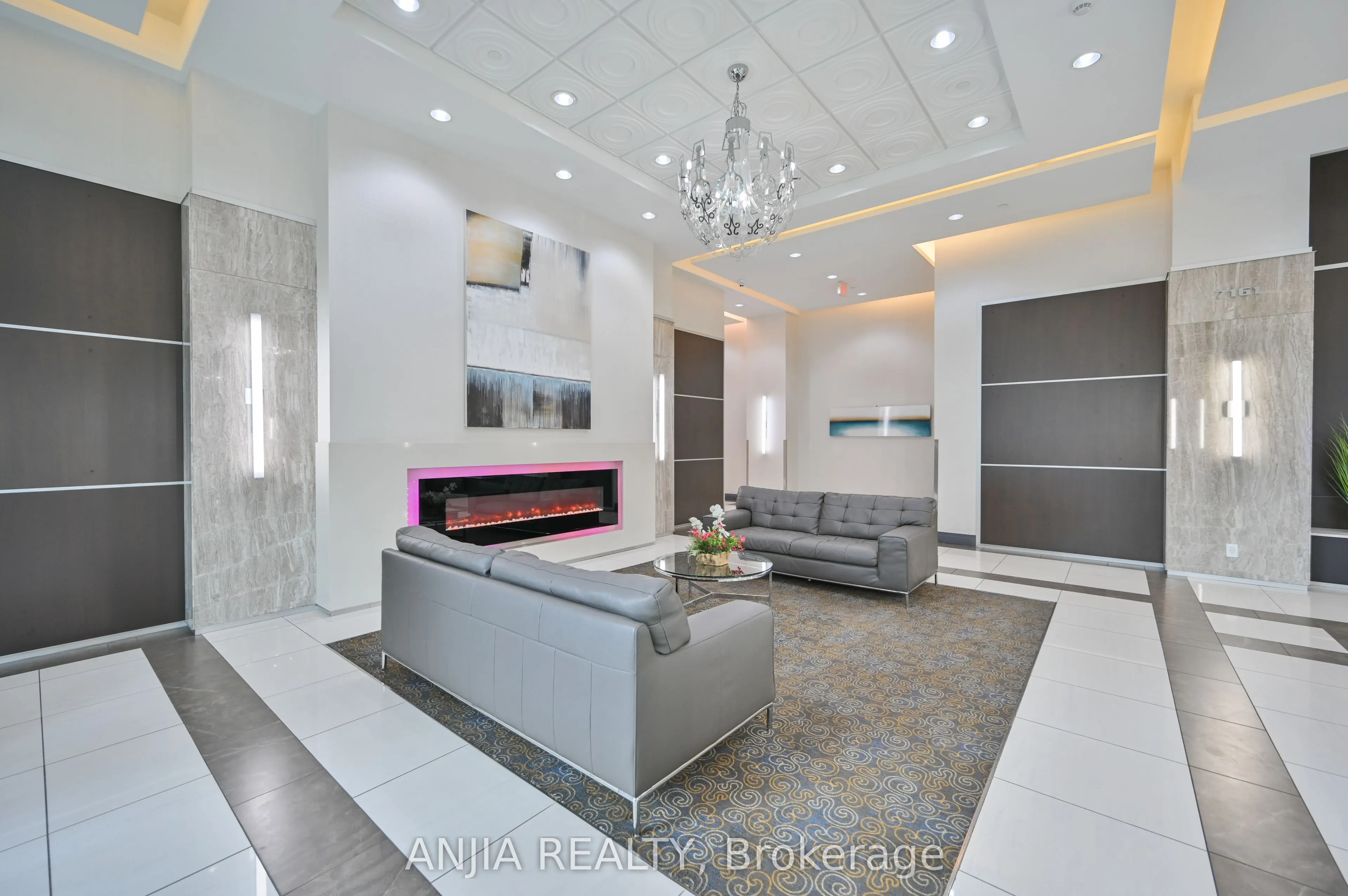 7161 Yonge Street, #1032