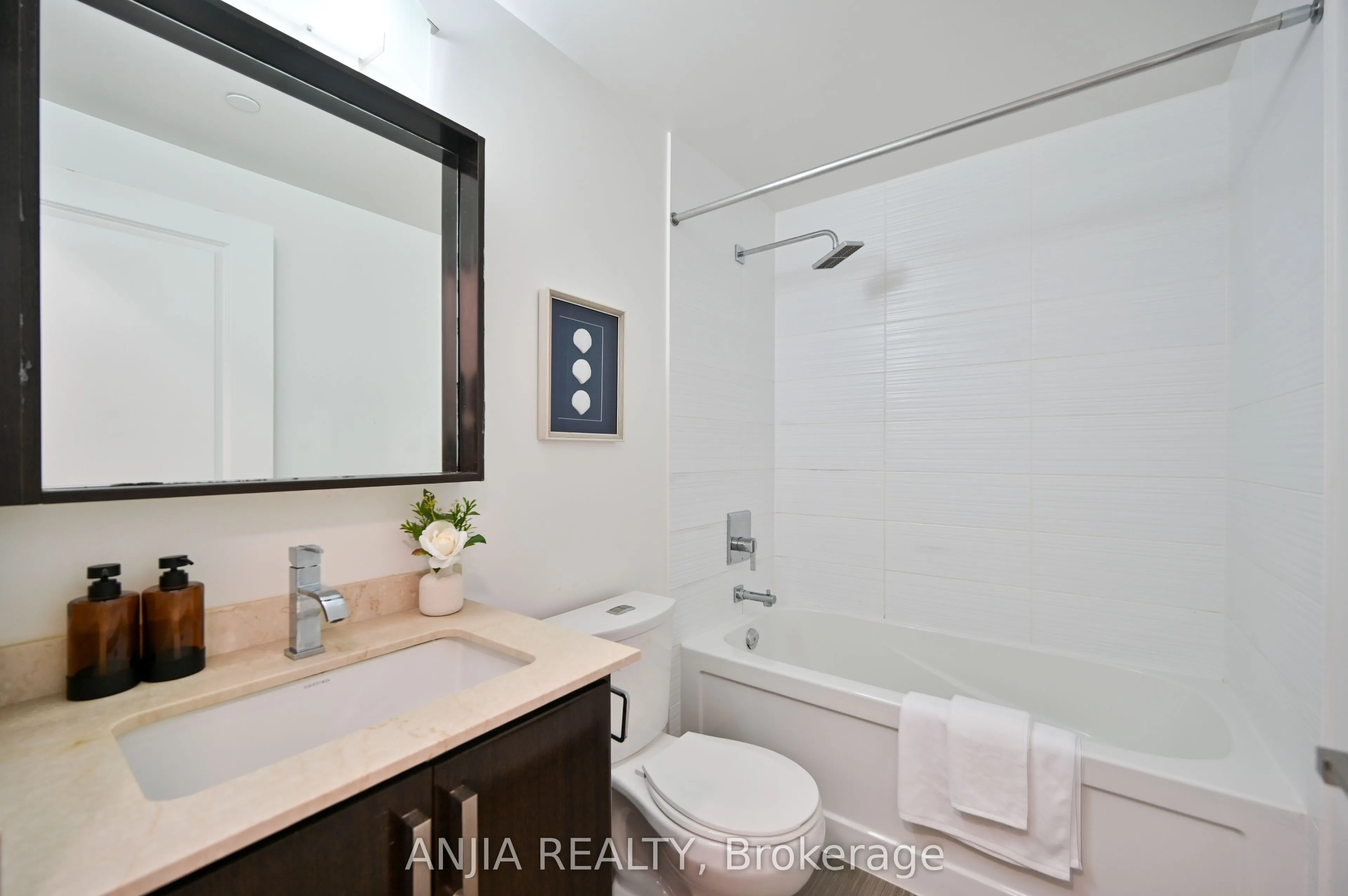 7161 Yonge Street, #1032